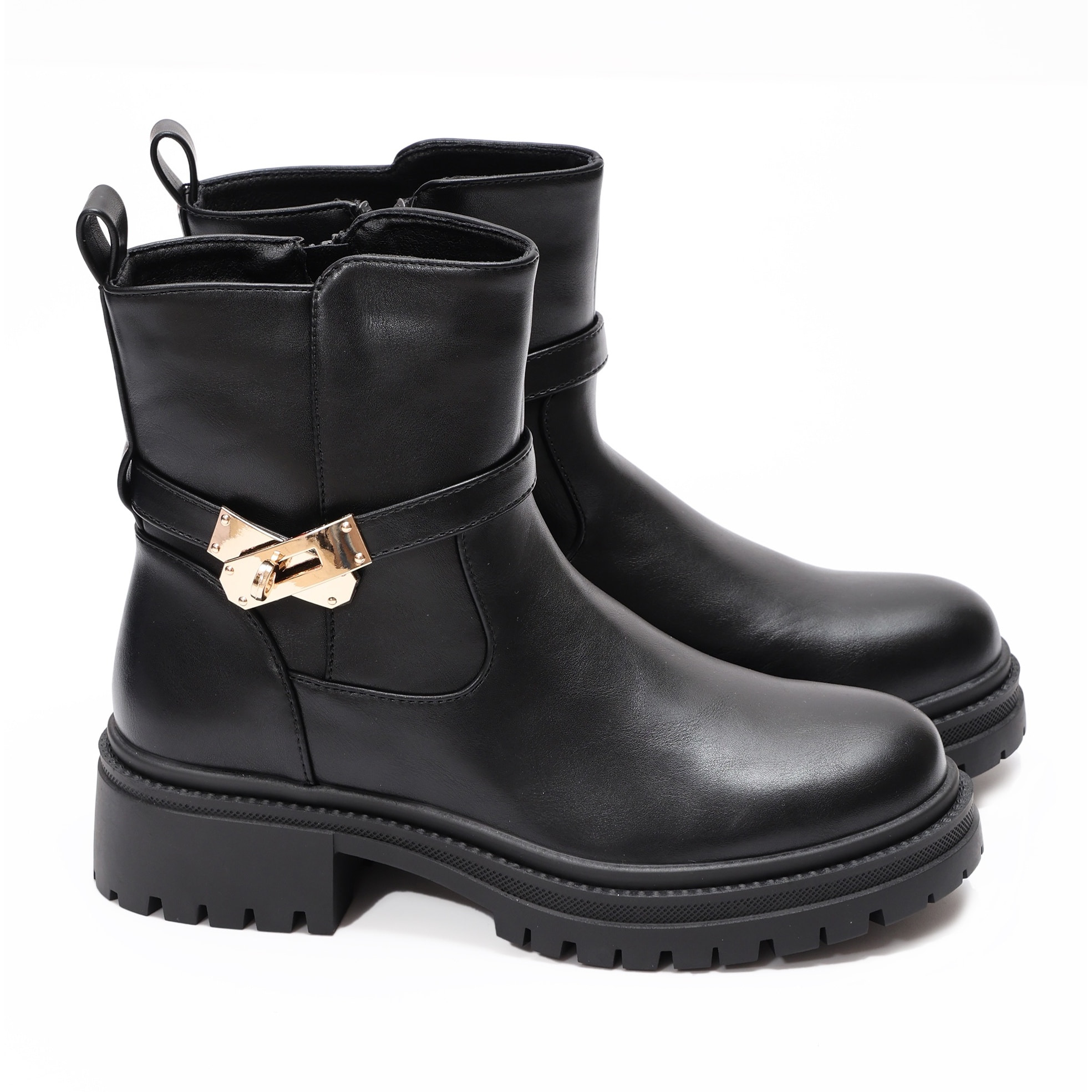 Stivaletti in simil pelle con fibbia dorata