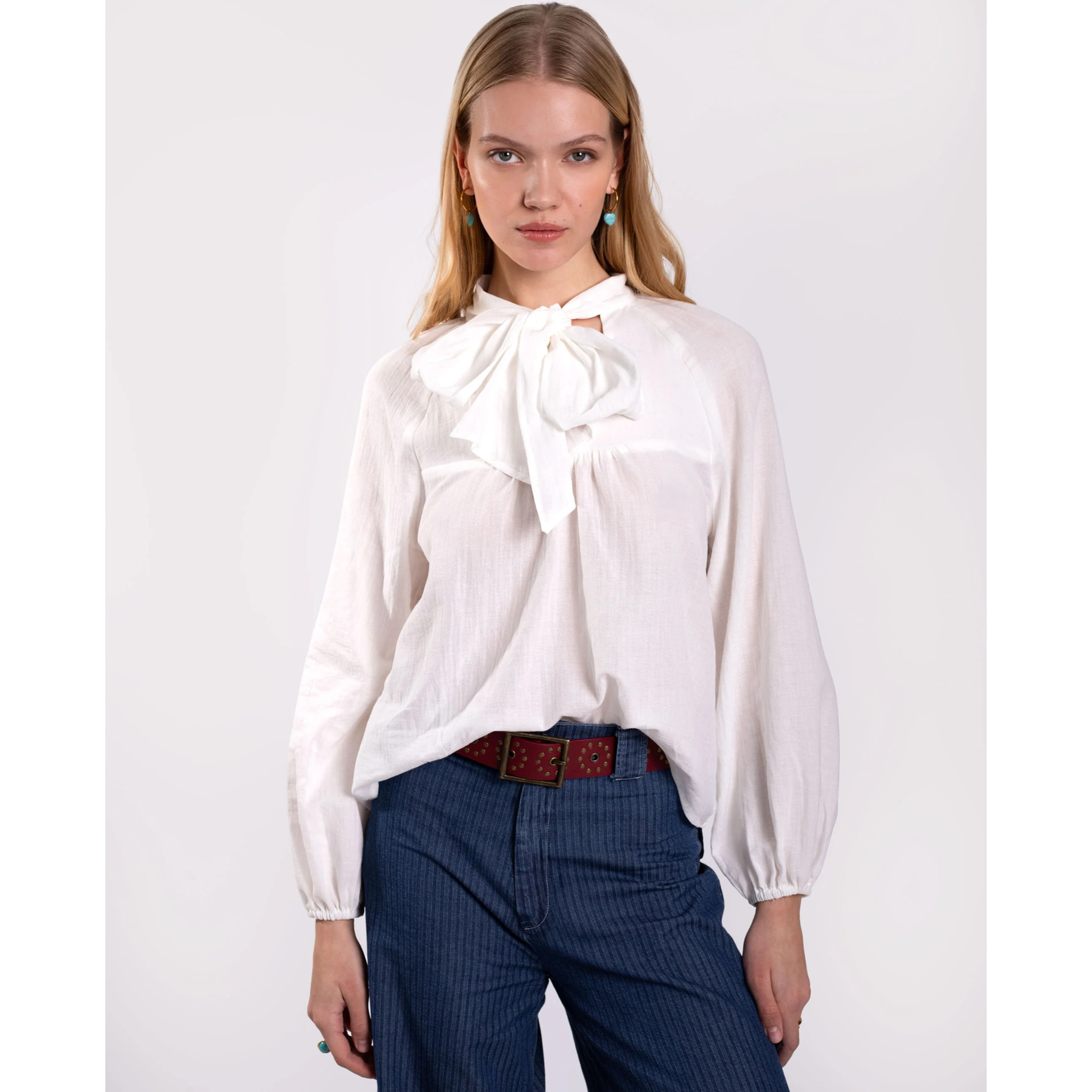 Blusa de manga larga con lazada