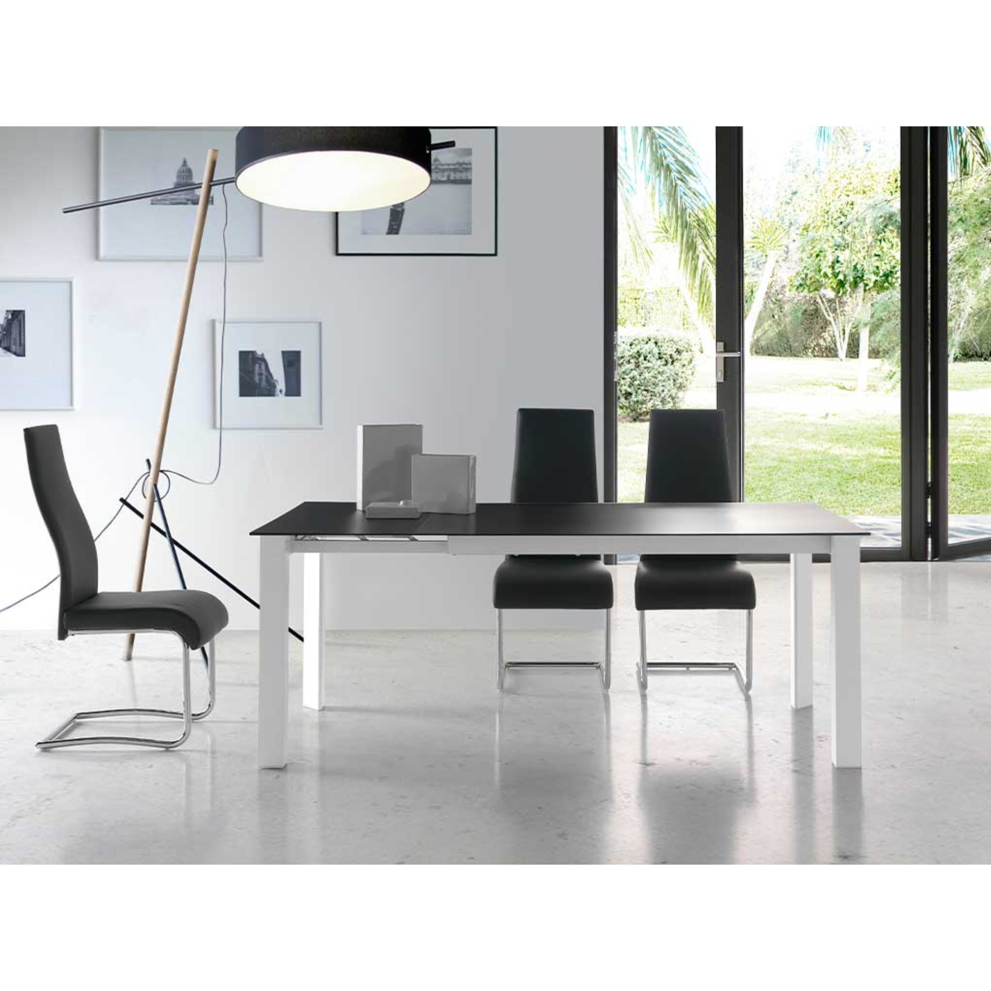 Mesa extensible – Cristal negro y patas blancas