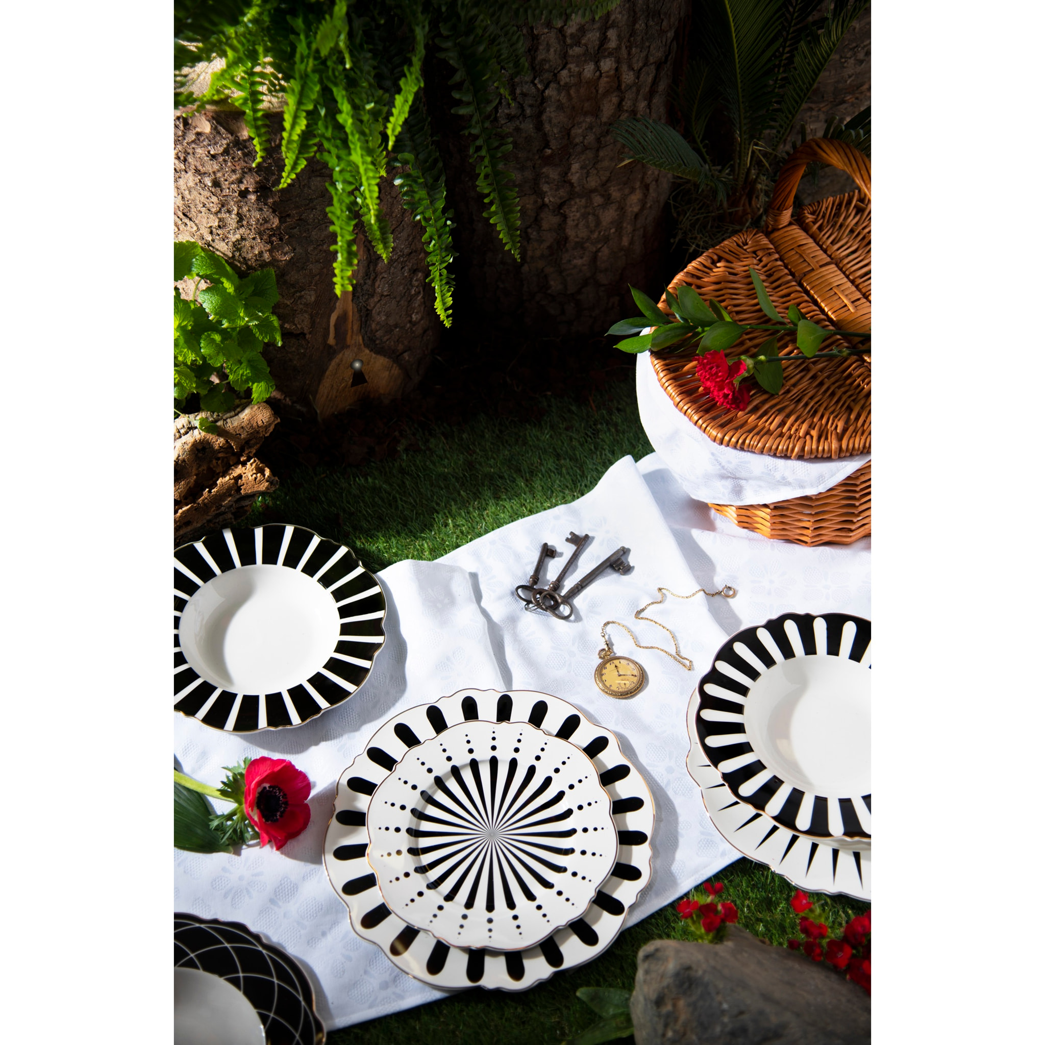 Service 18 assiettes Excelsa Alice, porcelaine, blanc et noir