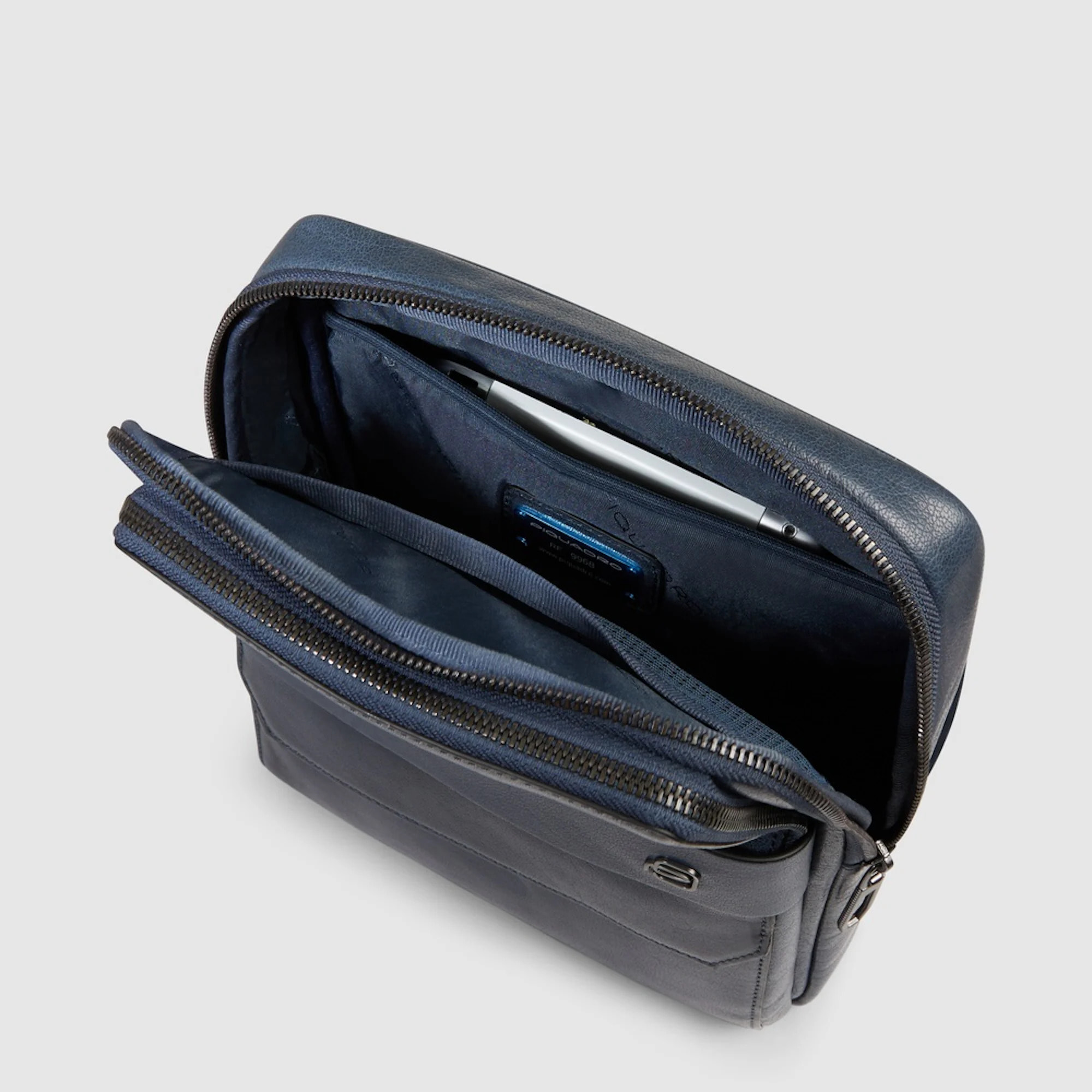 Piquadro Borsello in pelle porta iPad® con protezione RFID