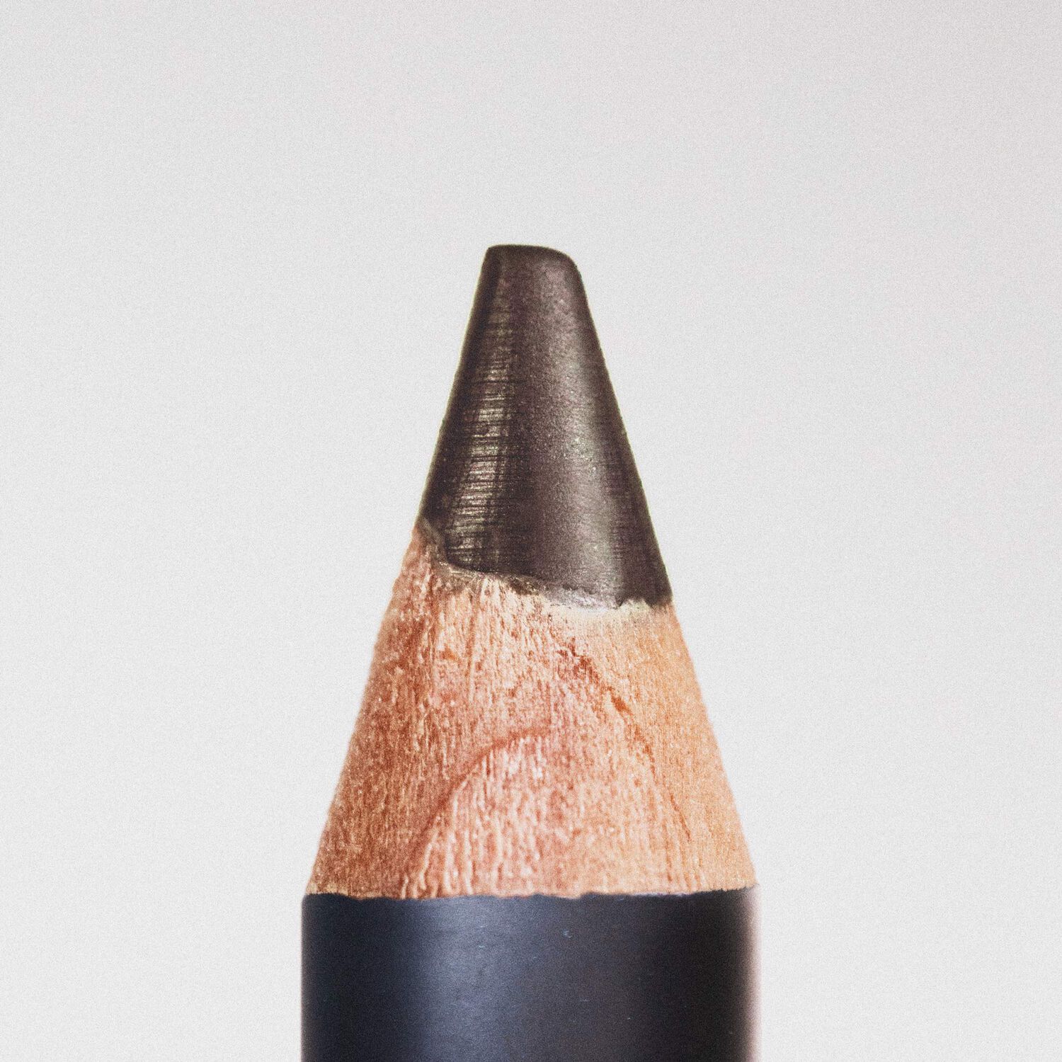 The Brow Pencil - Crayon à Sourcils Tenue Longue Durée