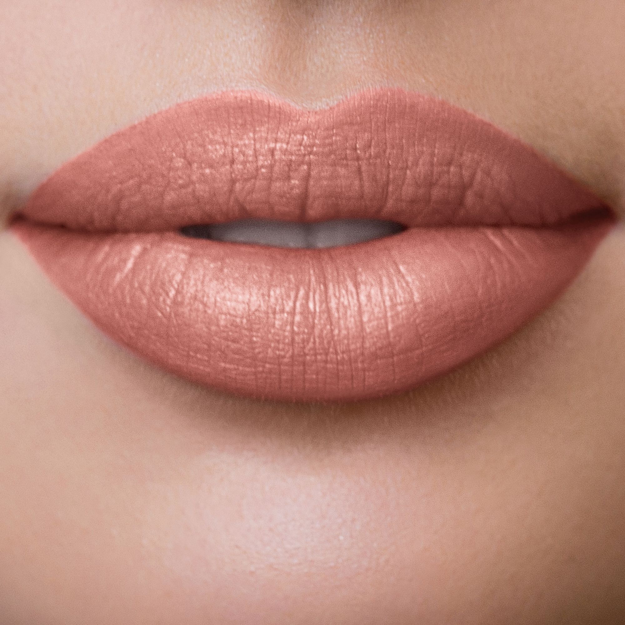 LIP SHOT Rossetto satinato dalla texture leggera ed avvolgente