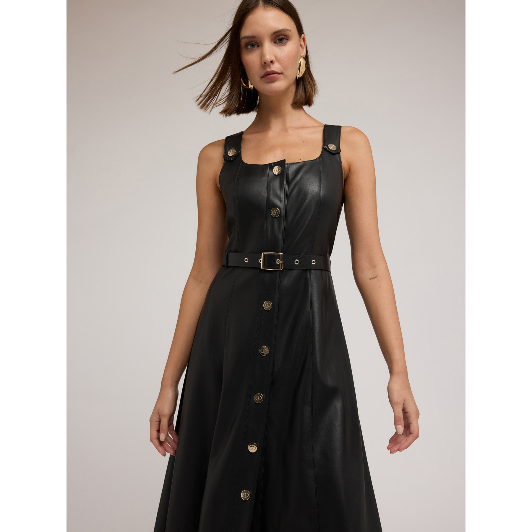 Motivi - Vestito flare con cintura in tessuto spalmato - Nero