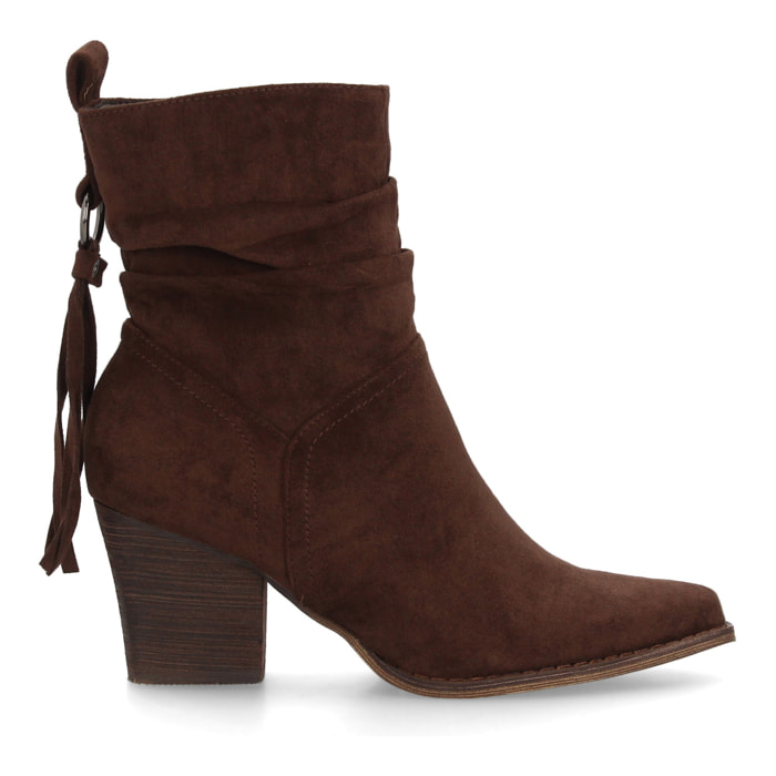 Botines cowboy con flecos en la parte trasera