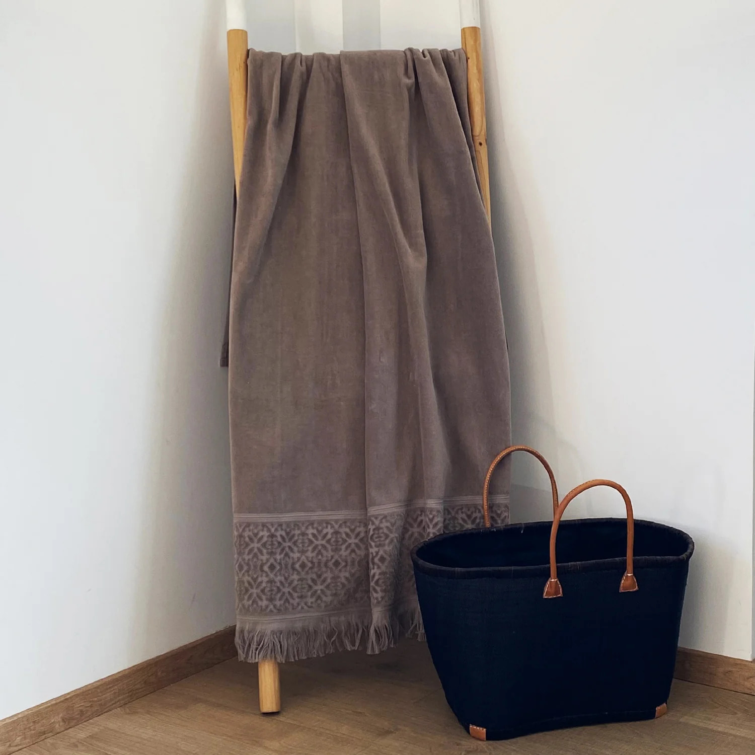 Serviette de bain L éponge velours unie - Romance Taupe - 460g/m²