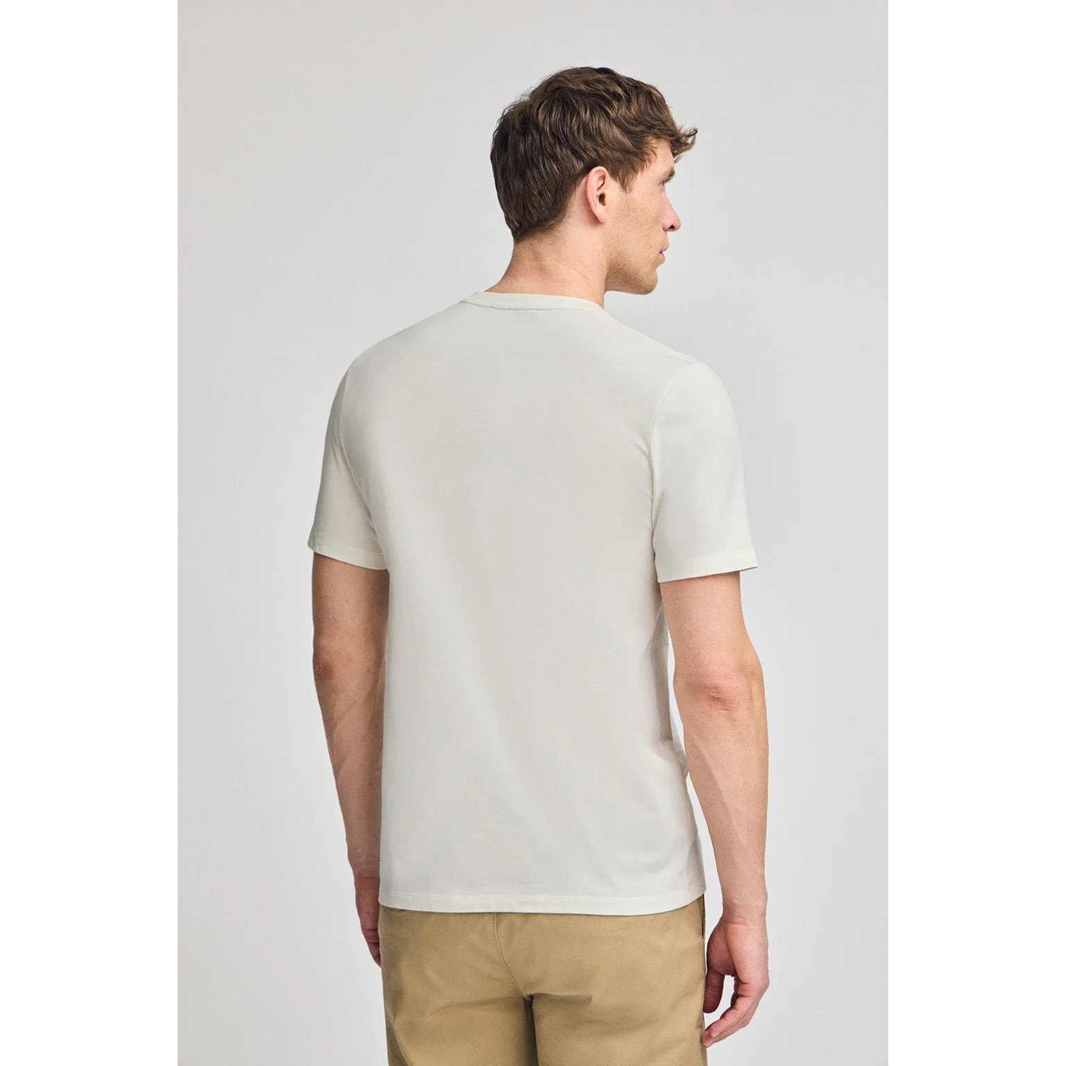 Camiseta color crudo básica de cuello redondo y bordado Rigby Best