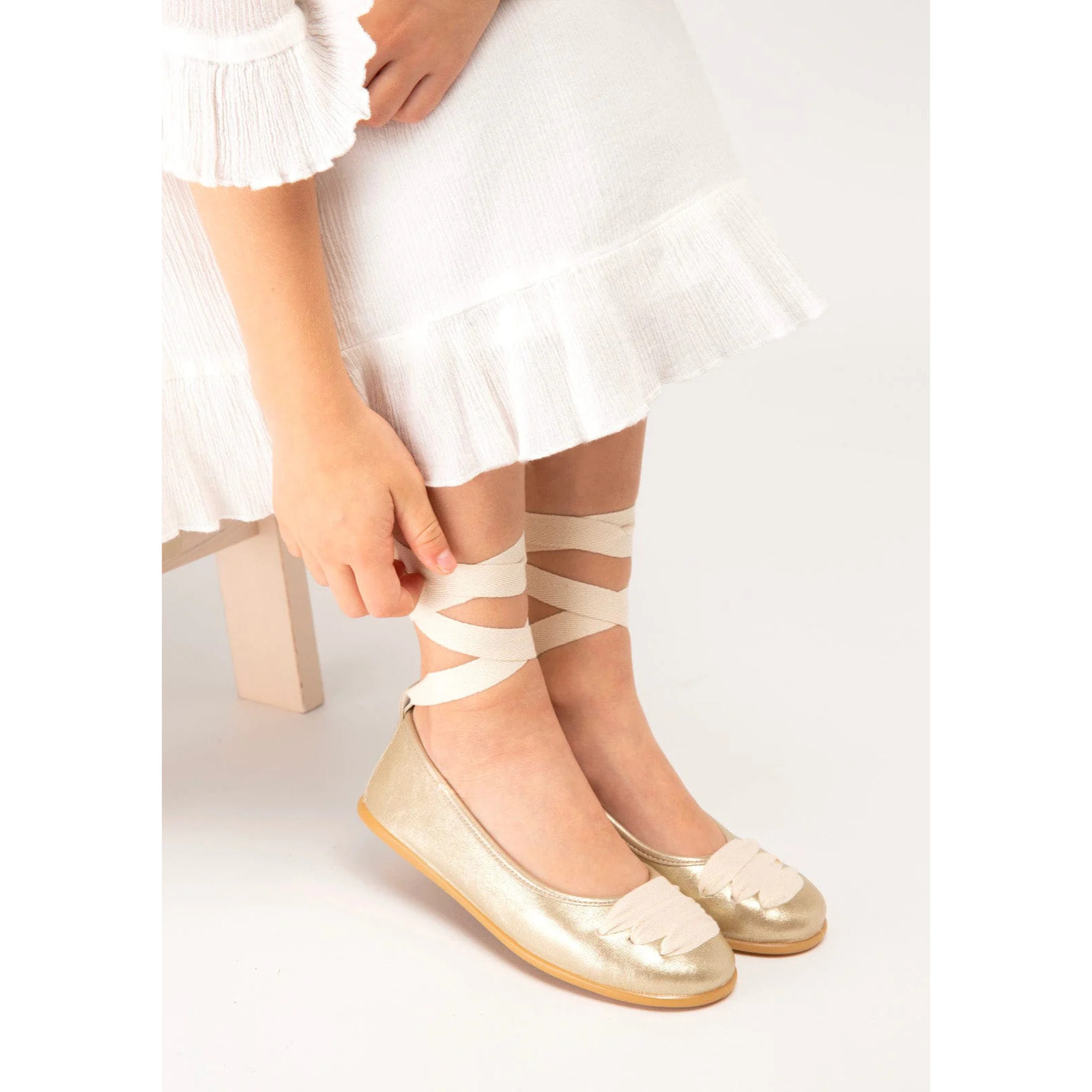 Bailarinas niña platino con lazo B&W