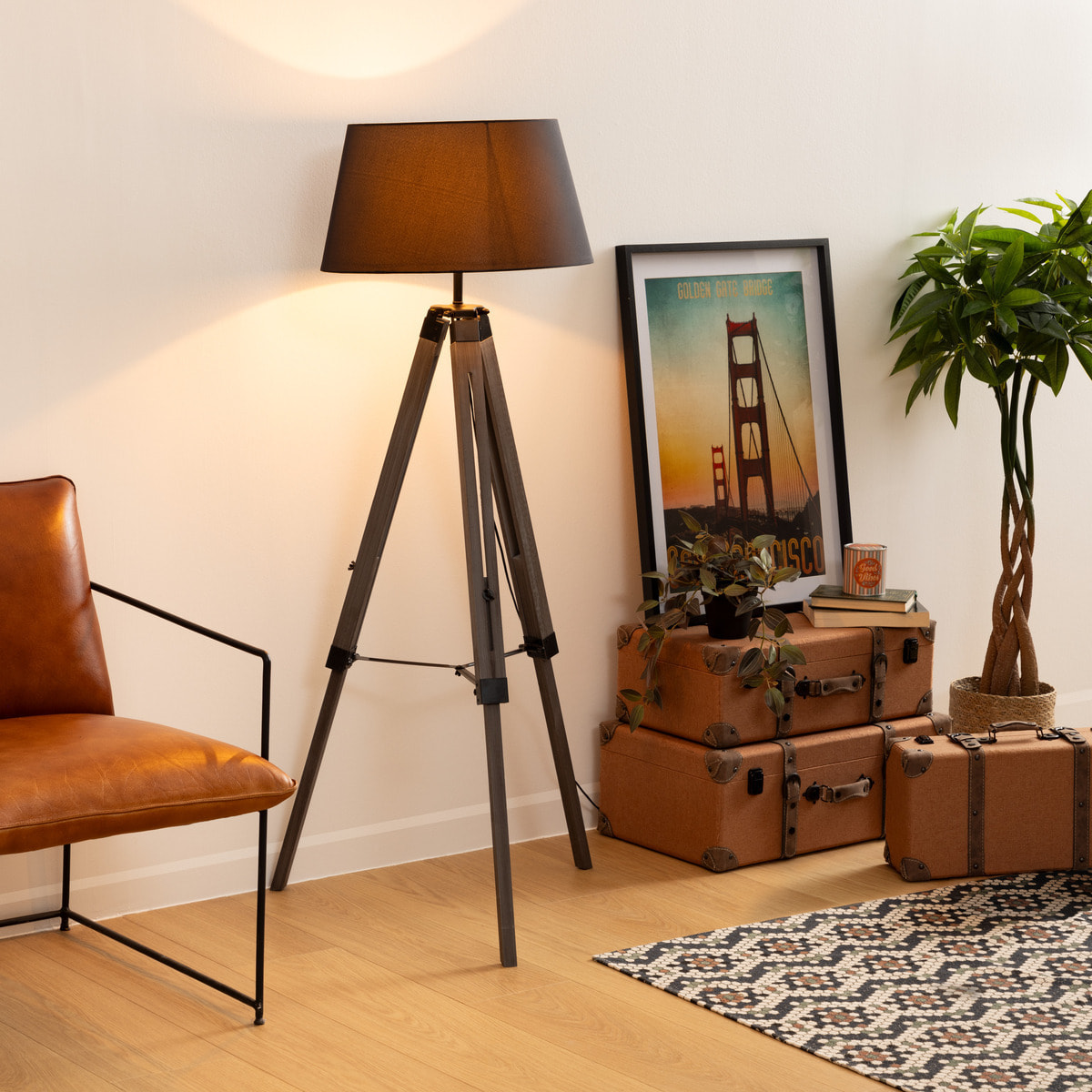 Lampadaire trépied "Runo" - bois et noir H145 cm