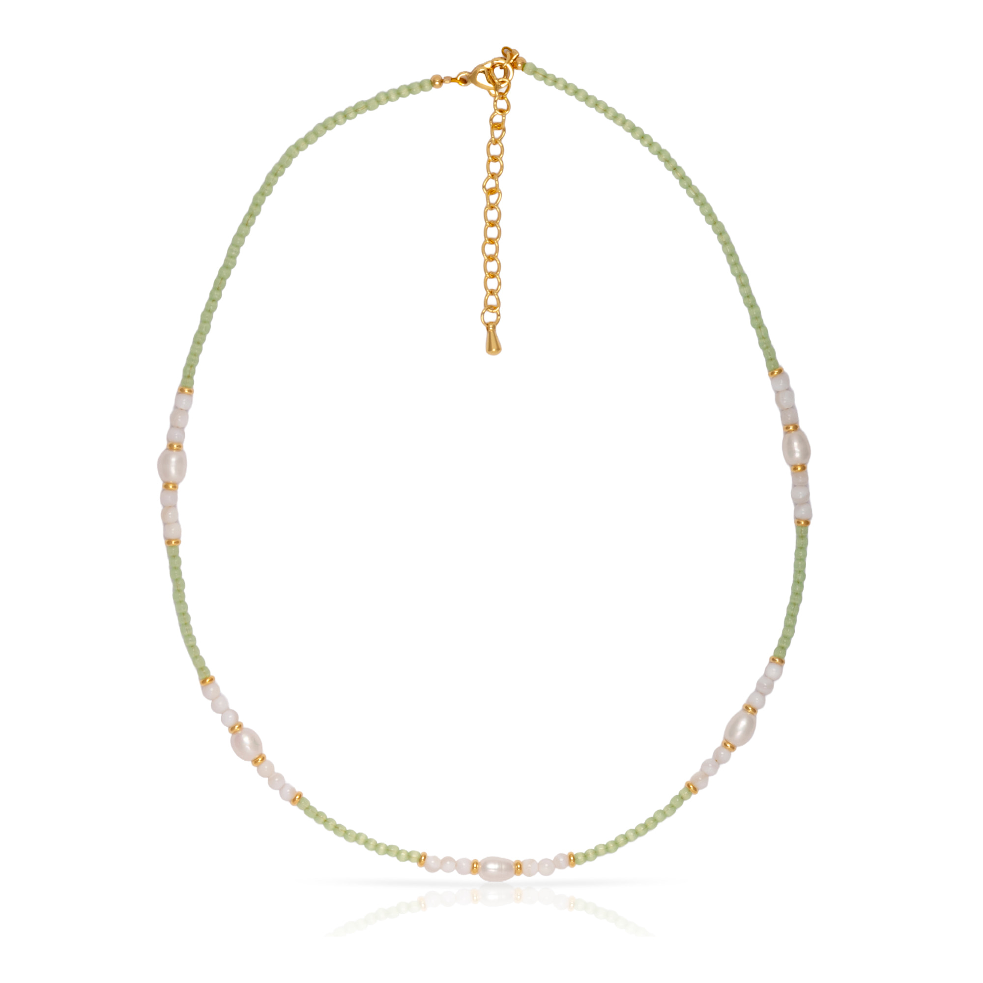 Feronia Collar de perlas naturales con cuentas efecto de ojo de gato en verde claro y cierre de mosquetón.