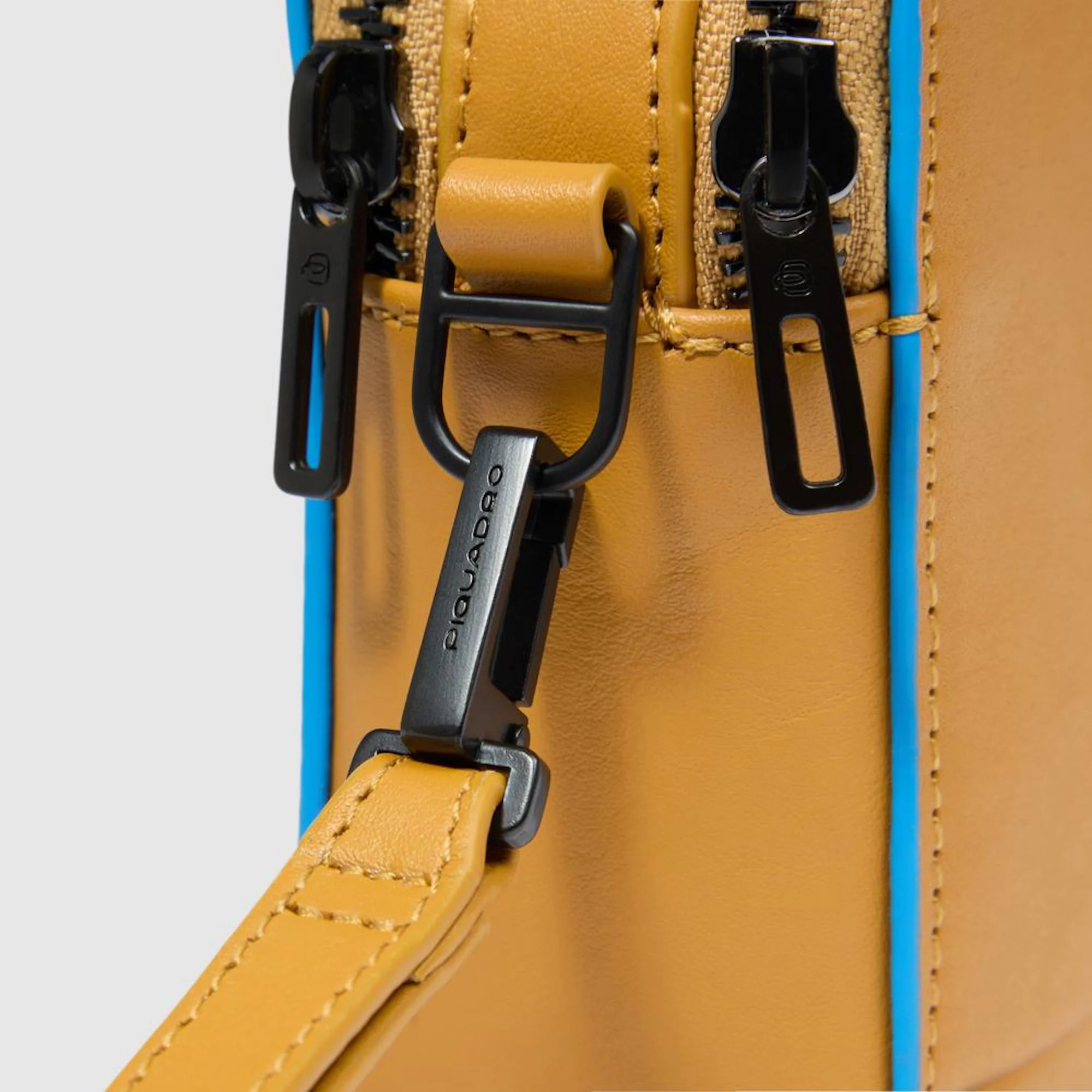 Piquadro Pochette in pelle a due scomparti con polsiera rimovibile