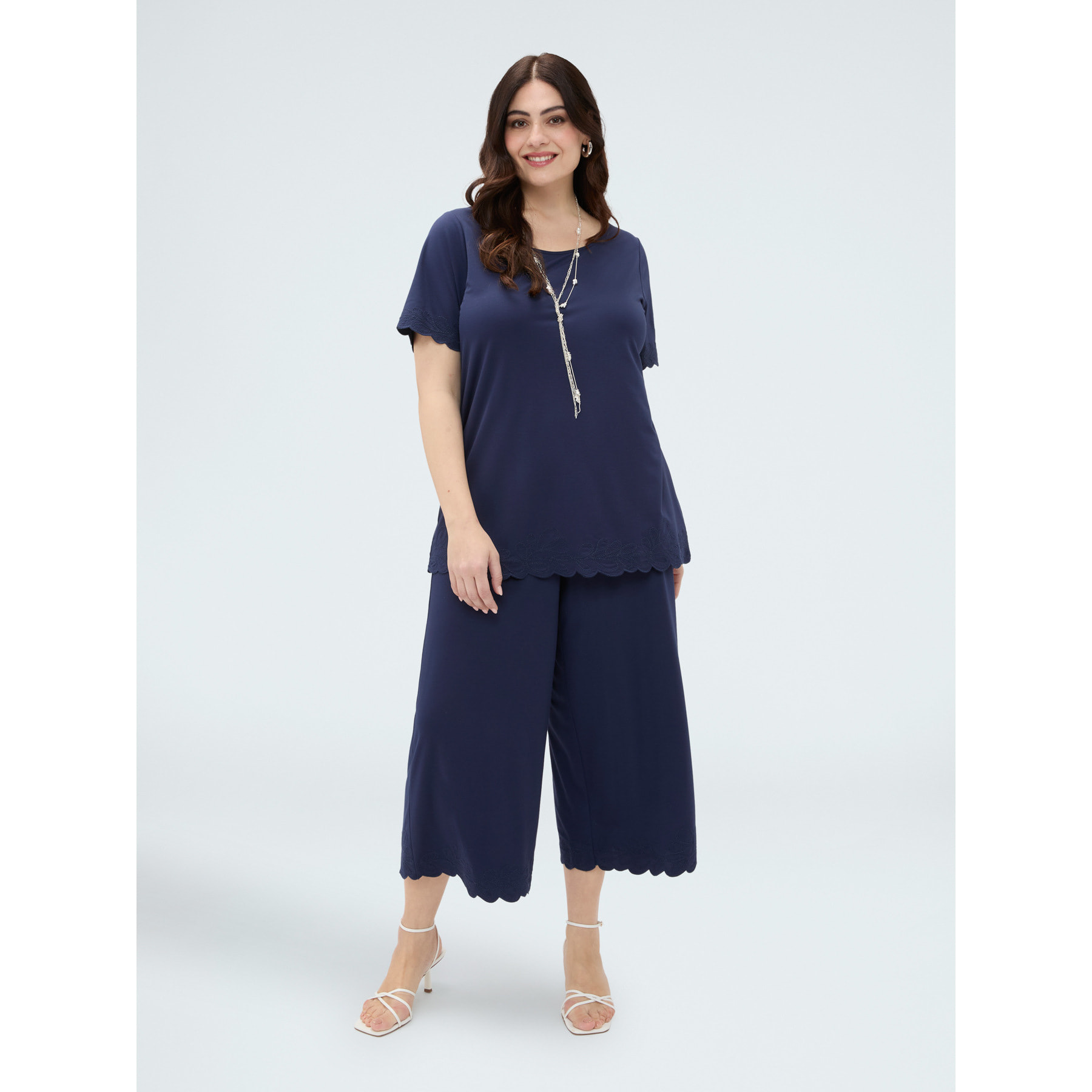 Fiorella Rubino - Pantalones cropped con dobladillo bordado - Azul
