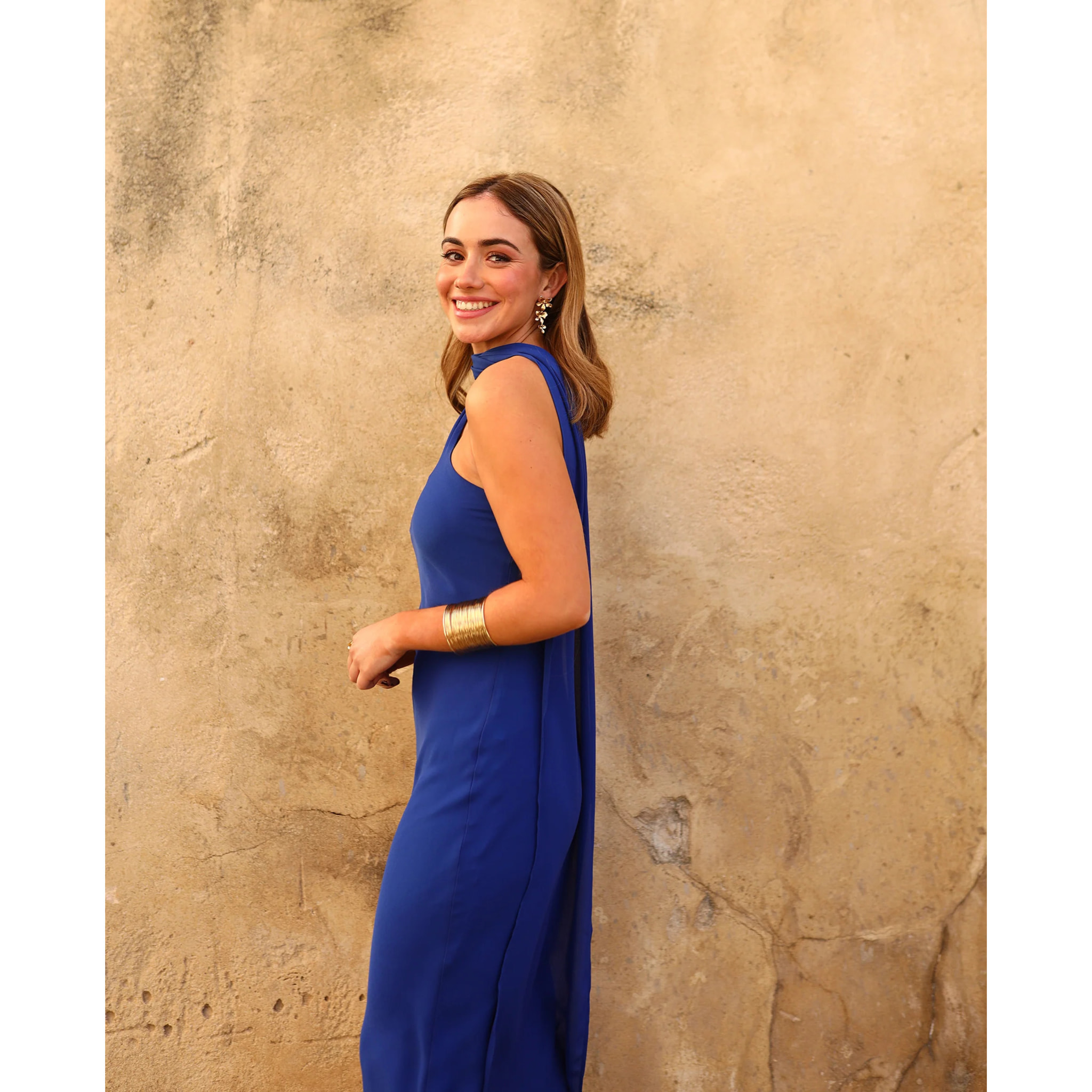 Vestido asimétrico con fular