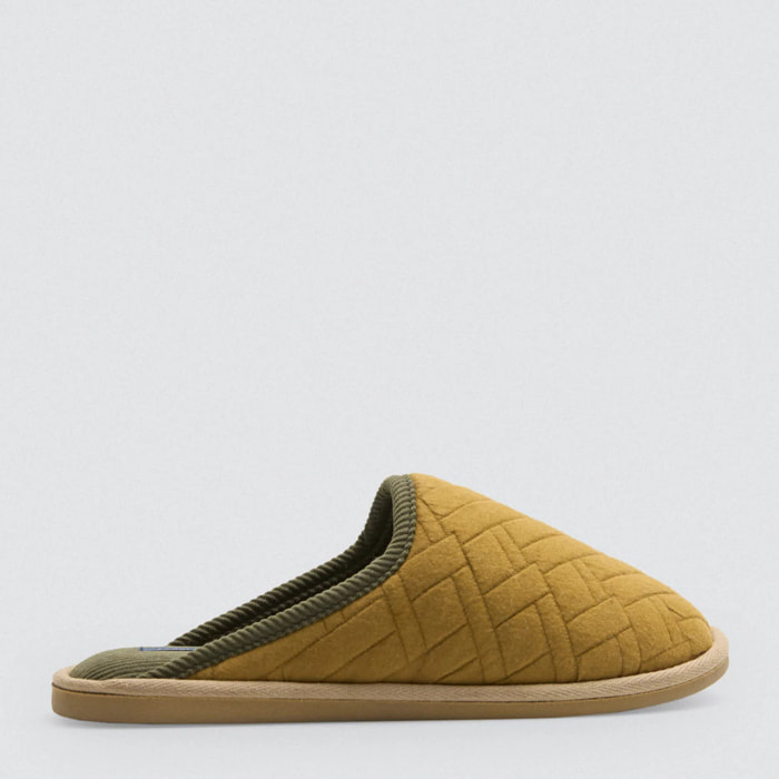 Pantofole in pelliccia con stampa etnica