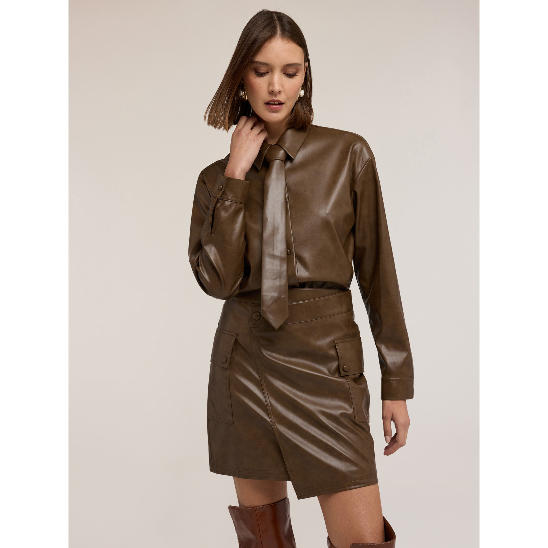 Motivi - Camisa con corbata en tejido revestido - Verde militare