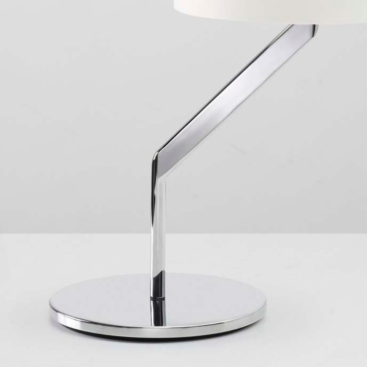Ledsc4 LedsC4 Sobremesa Flavia Interior Cromo Opal - Lámpara Decorativa Moderna, Aluminio y Acero, Personalizable con Bombilla, Diseño Elegante y Funcional para Hogar