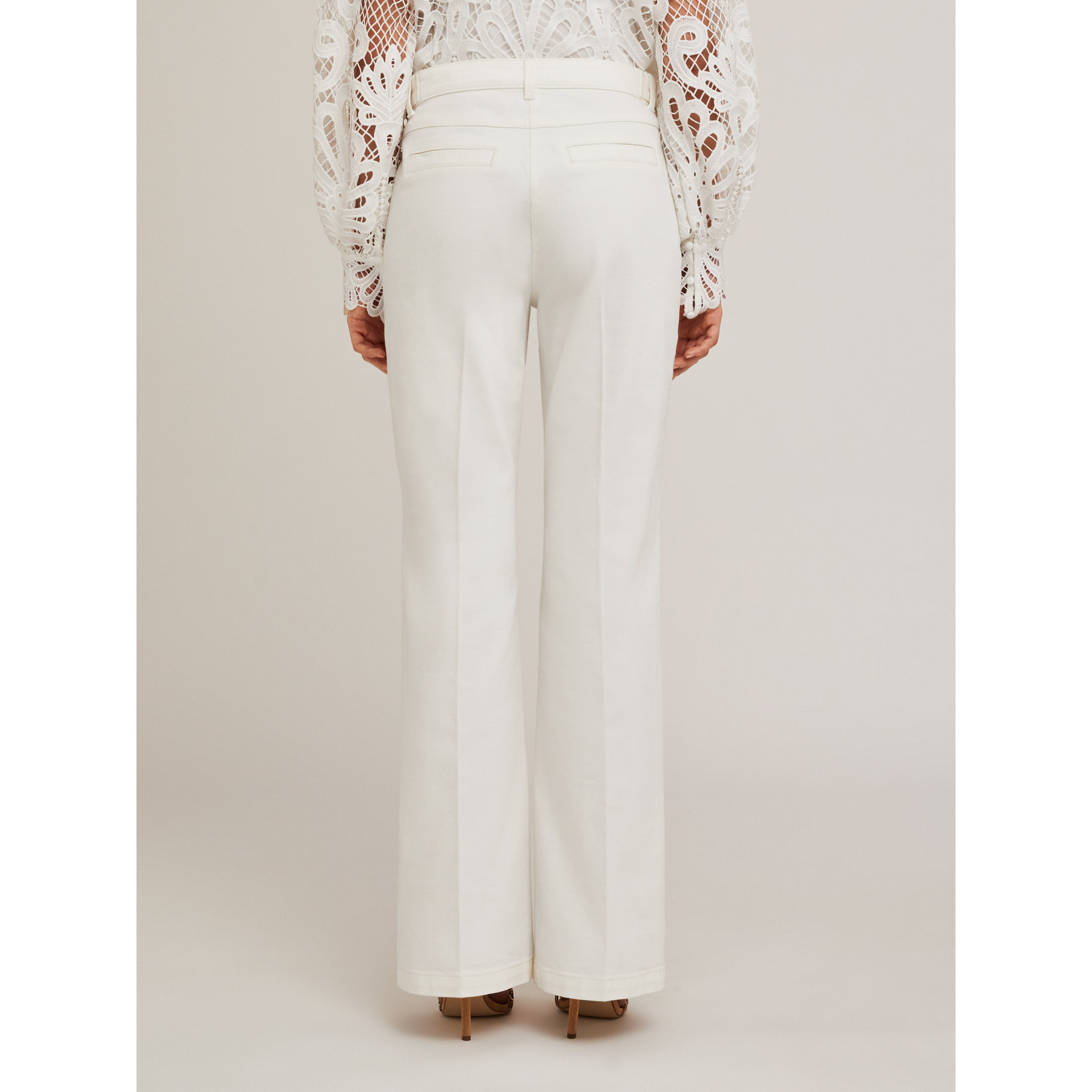 Motivi - Pantaloni flare con tasche - Bianco
