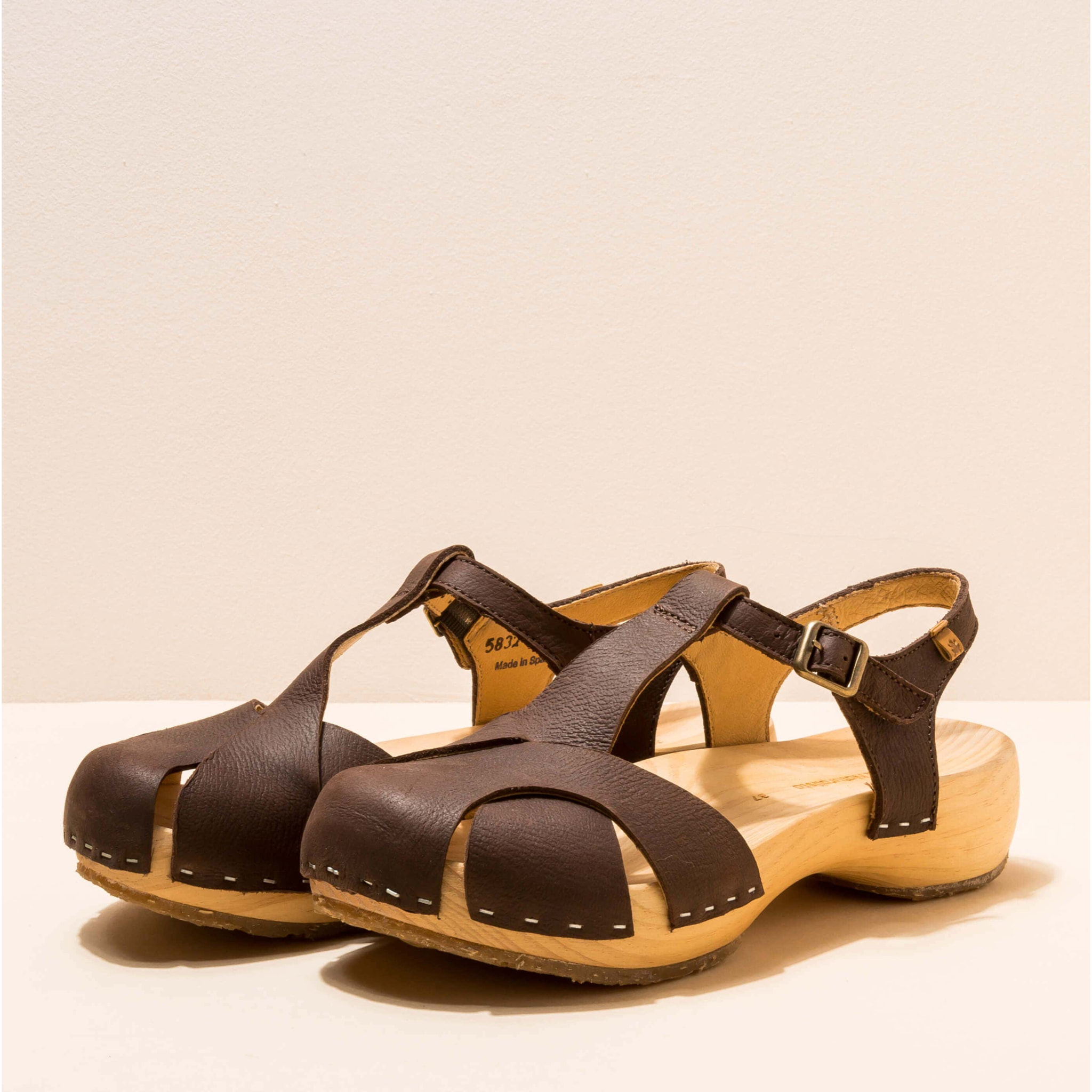 Sandalias N5832 PLEASANT BROWN / SHOKUNIN color Brown