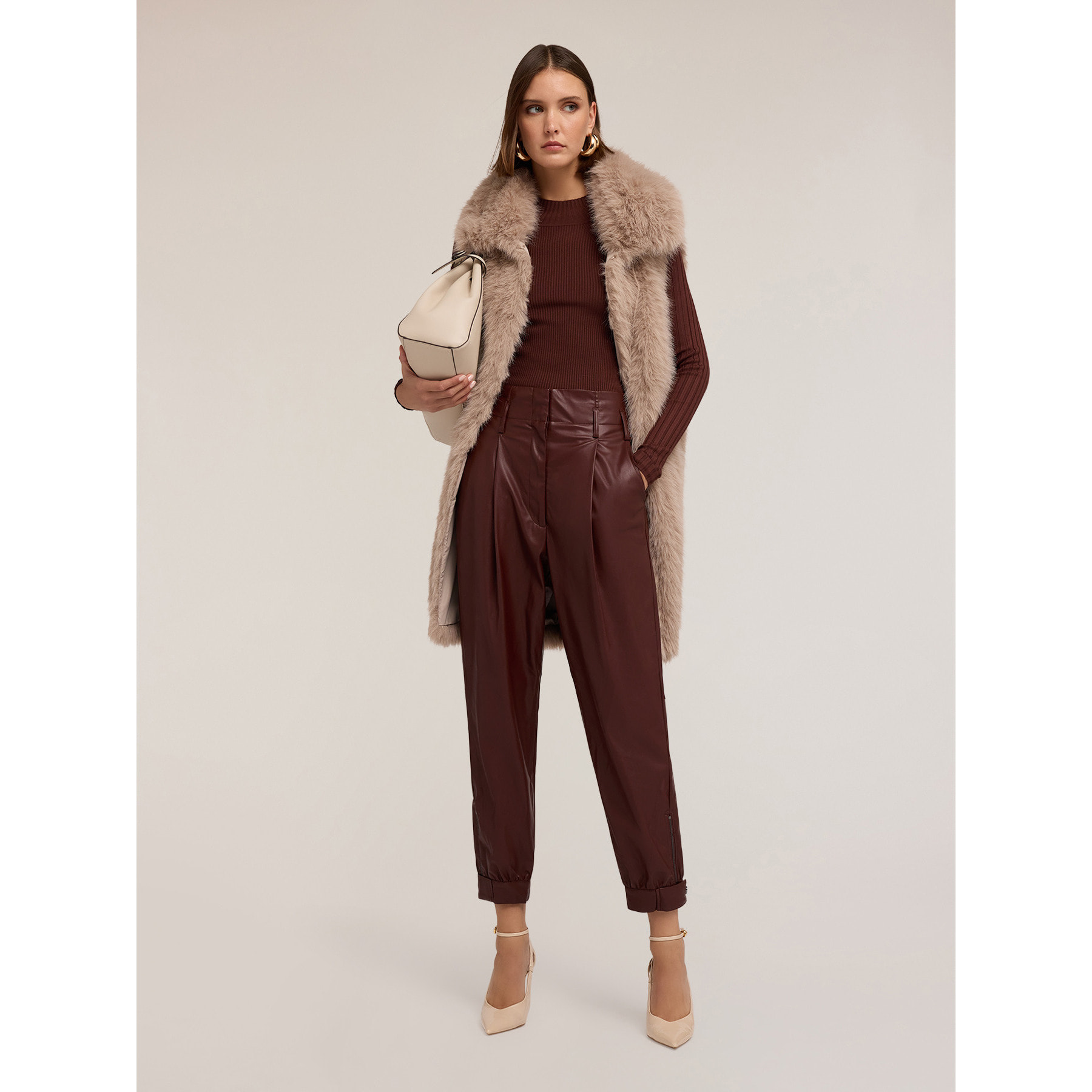 Motivi - Pantaloni con pinces in tessuto spalmato - Marrone