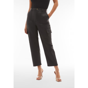 Pantaloni cargo in similpelle gamba straight cropped