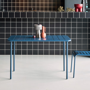 Table de jardin métal 4 places. marine. Amelia. 120x70cm. traitement antirouille. lattes et bords arrondis