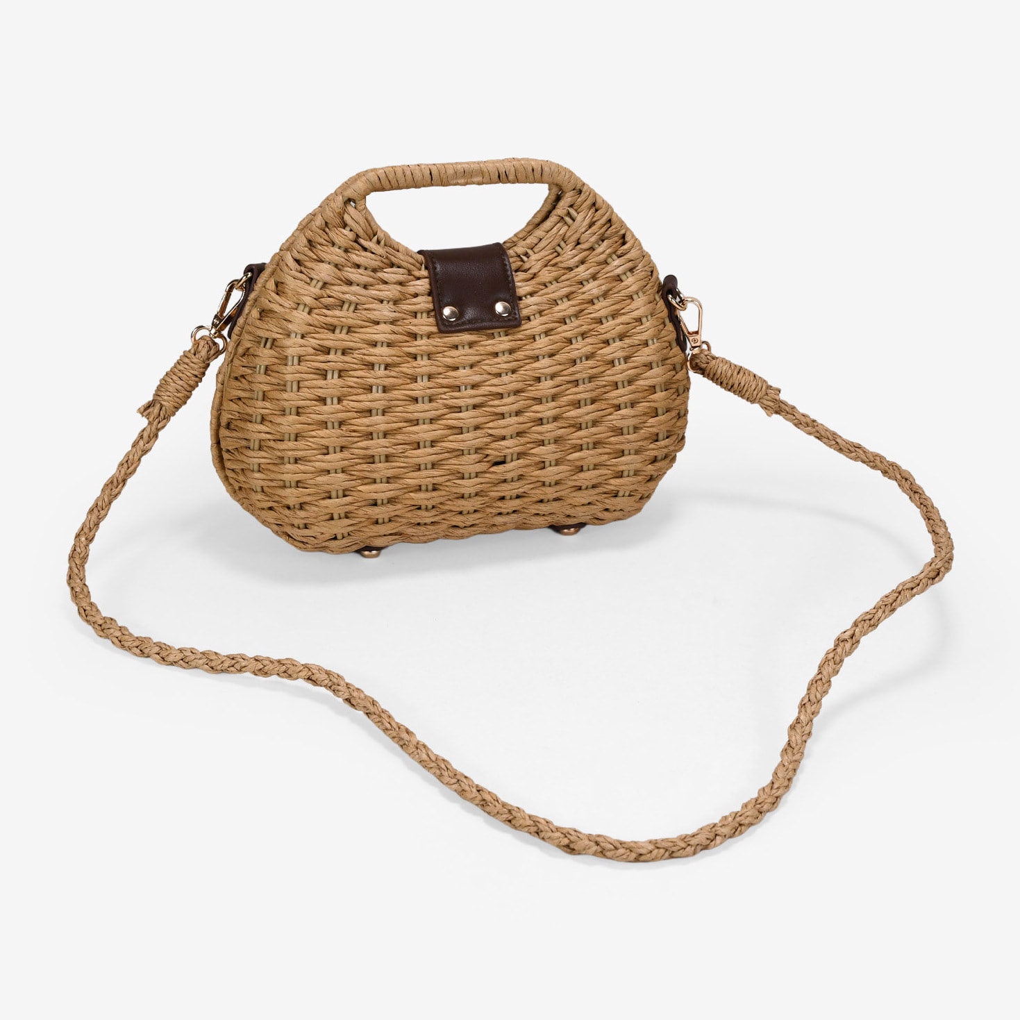 Bolso caja marrón claro en rafia con solapa