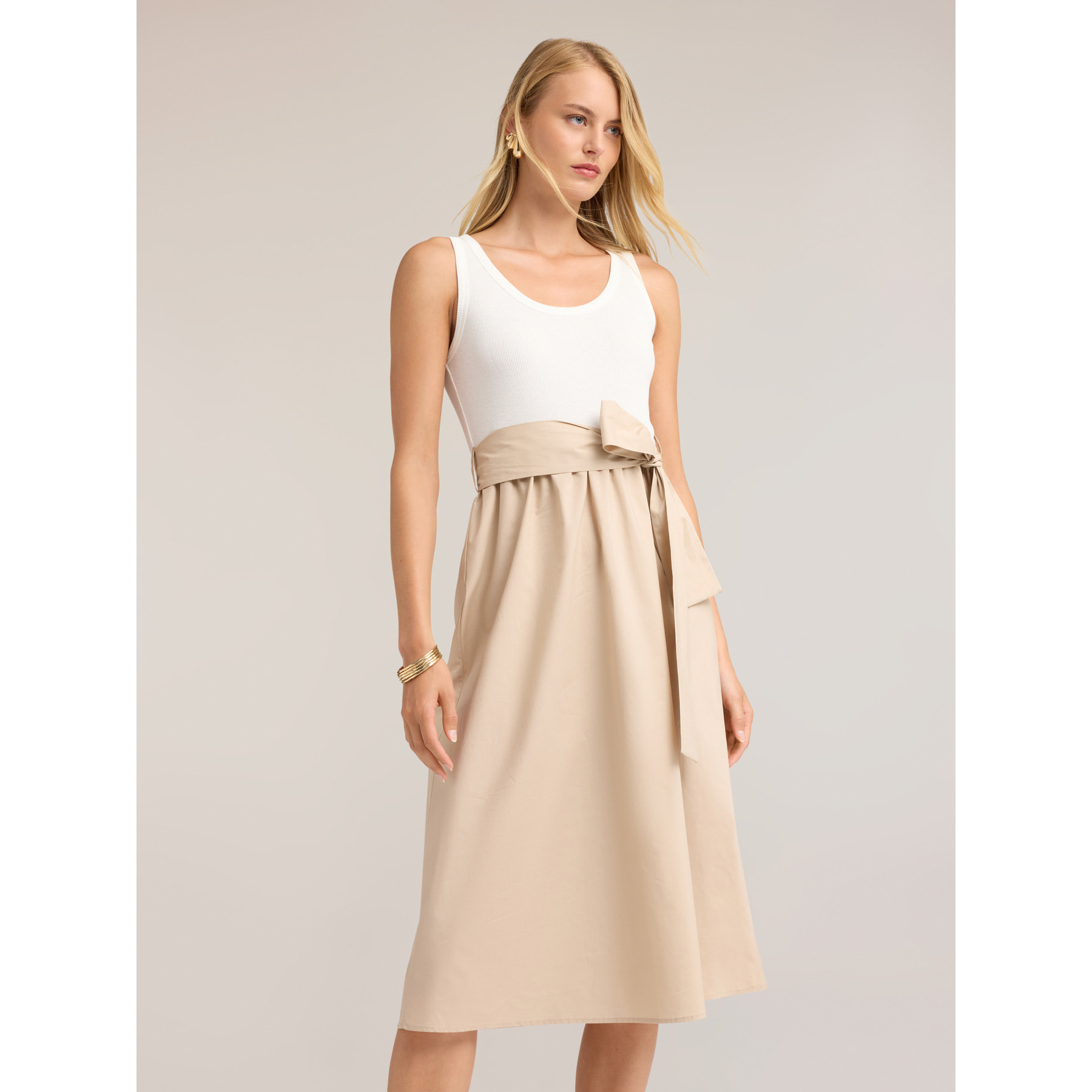 Motivi - Vestido flare en popelín con lazo en la cintura - Beige