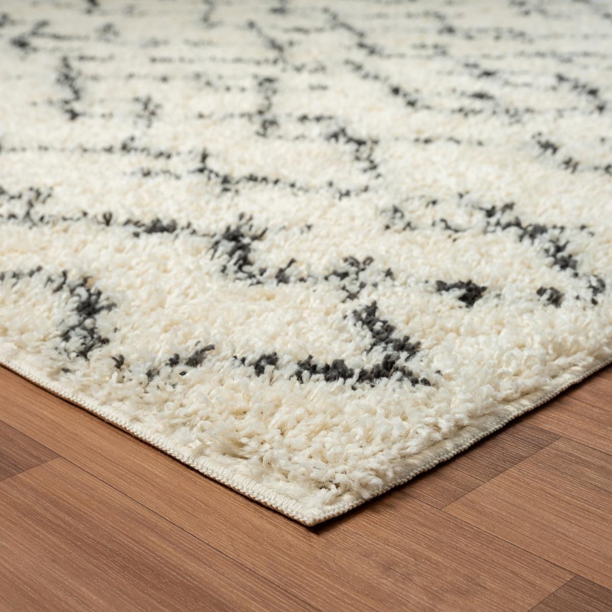 Tapis Shaggy longues mêches et aux motifs traditionnels Berbères