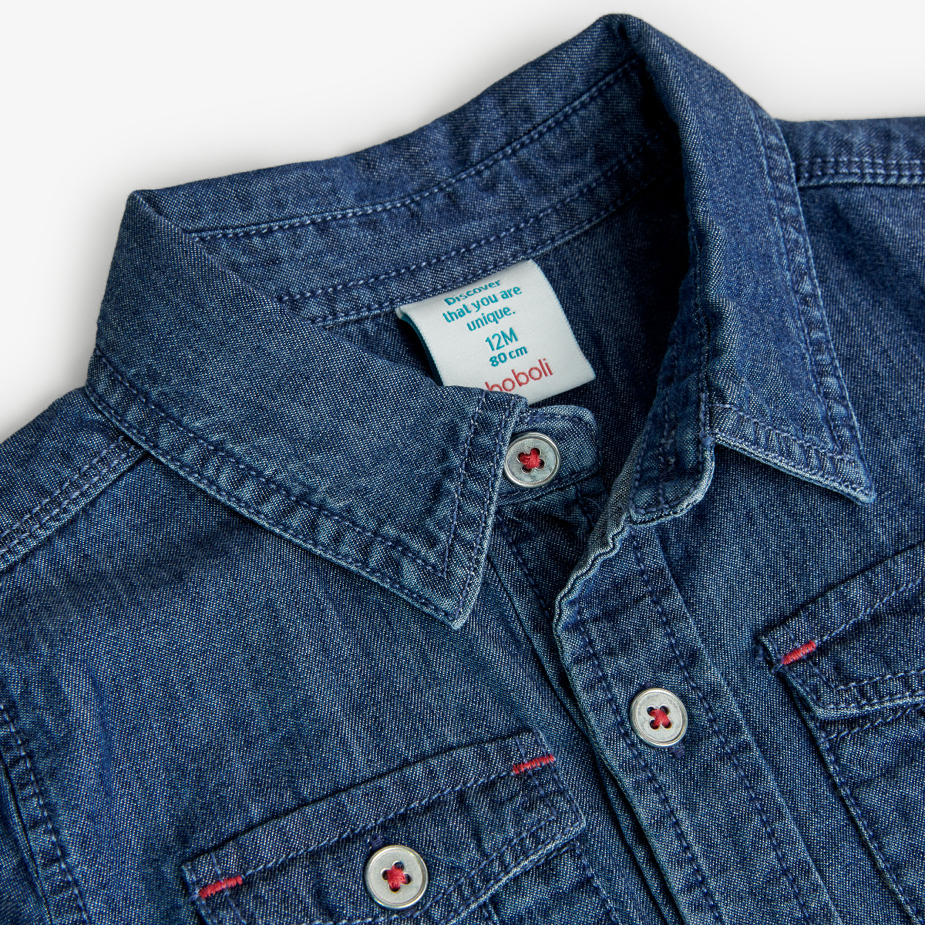 Camisa denim para niÃ±o con cuello camisero y mangas cortas