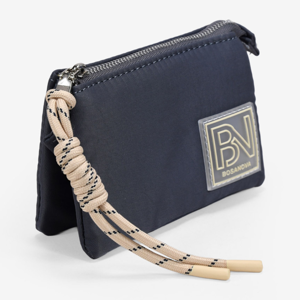 Monedero gris con detalle nudo