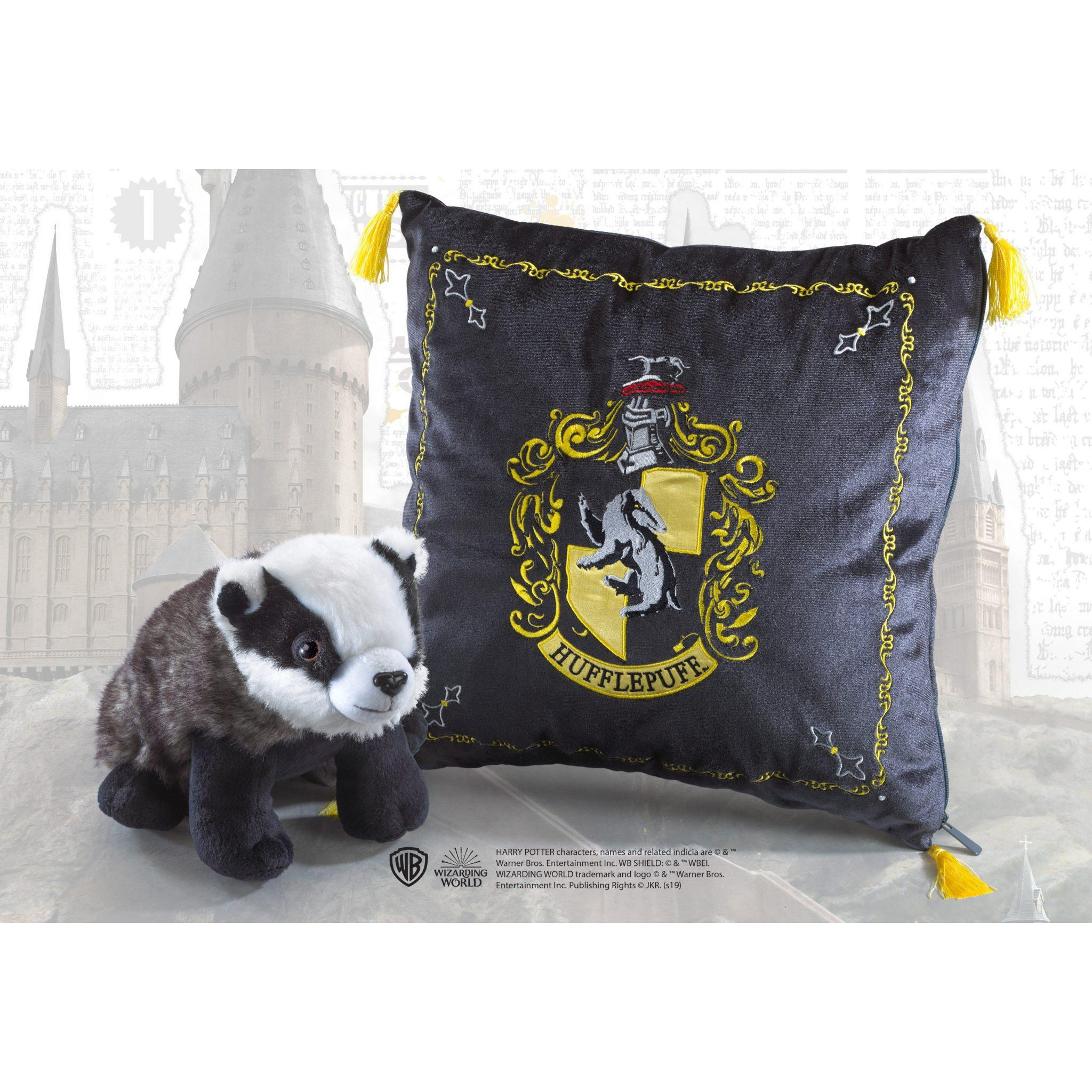 Harry Potter - Peluche E Cuscino Di Tassorosso Noble Collection