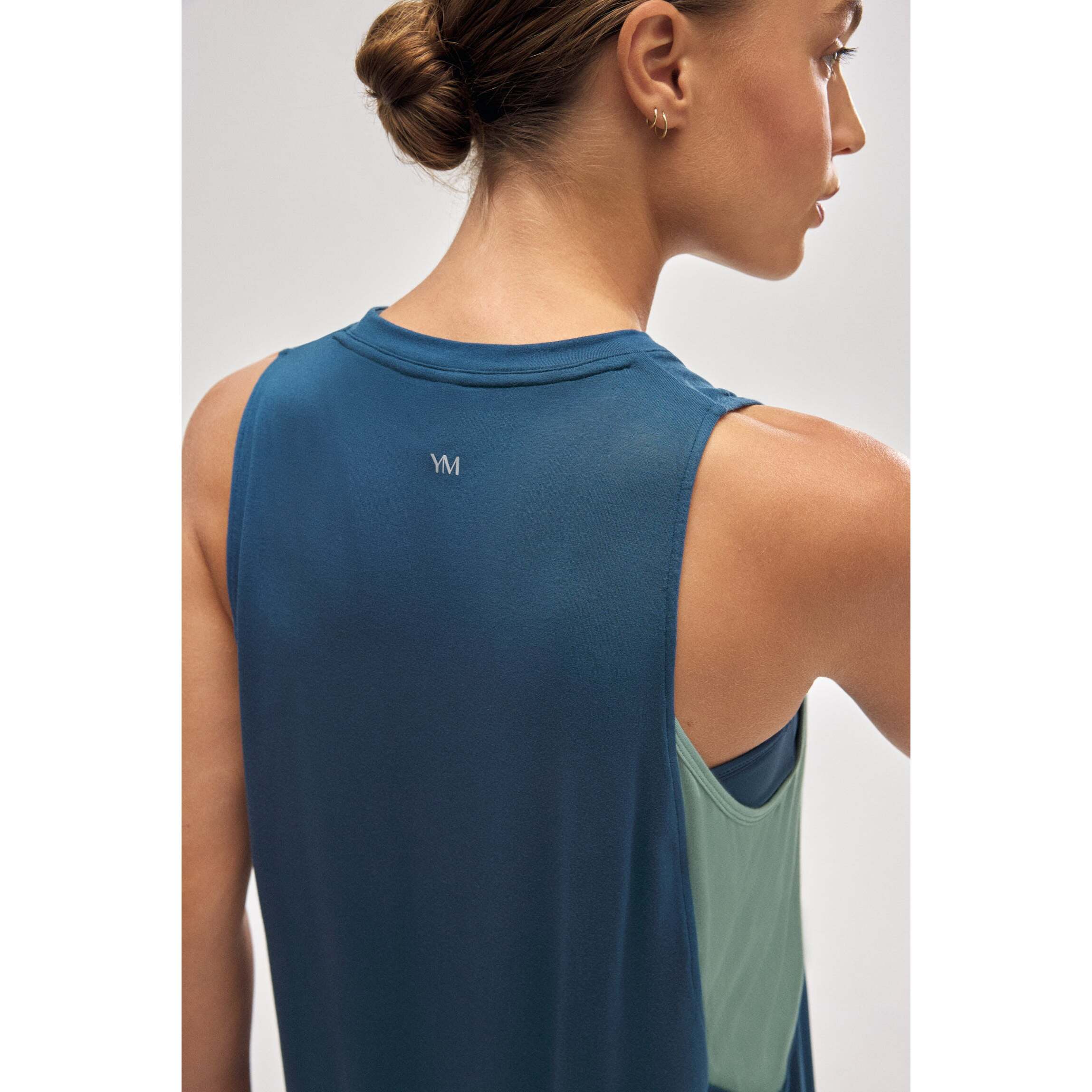 Maglietta sportiva blu senza maniche