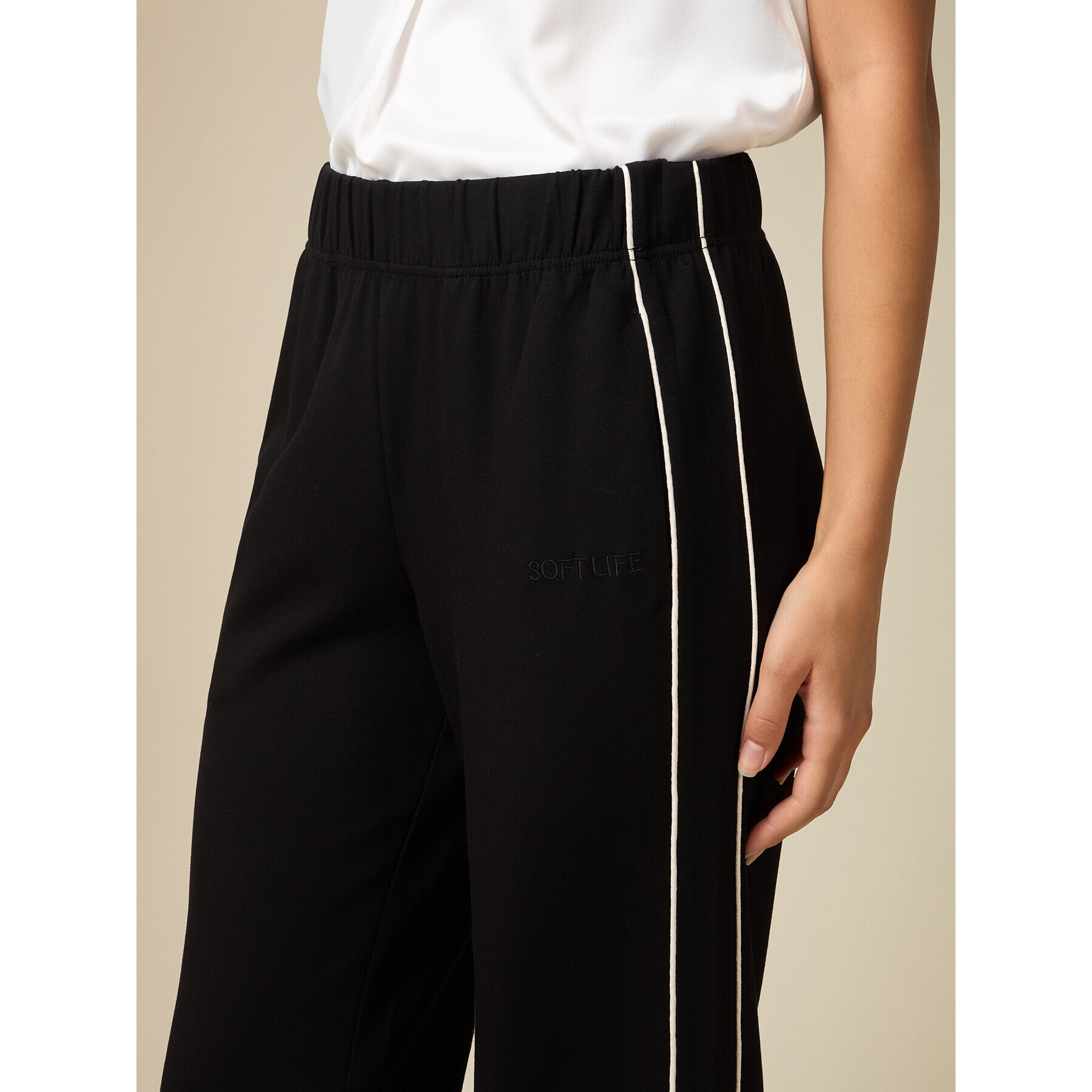 Oltre - Joggers soft touch - Negro