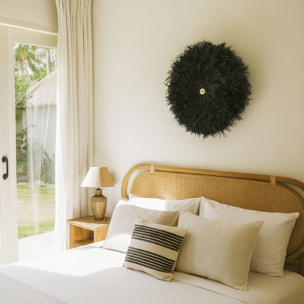 Décoration en plumes de coq et coquillages 60cm KAPAU