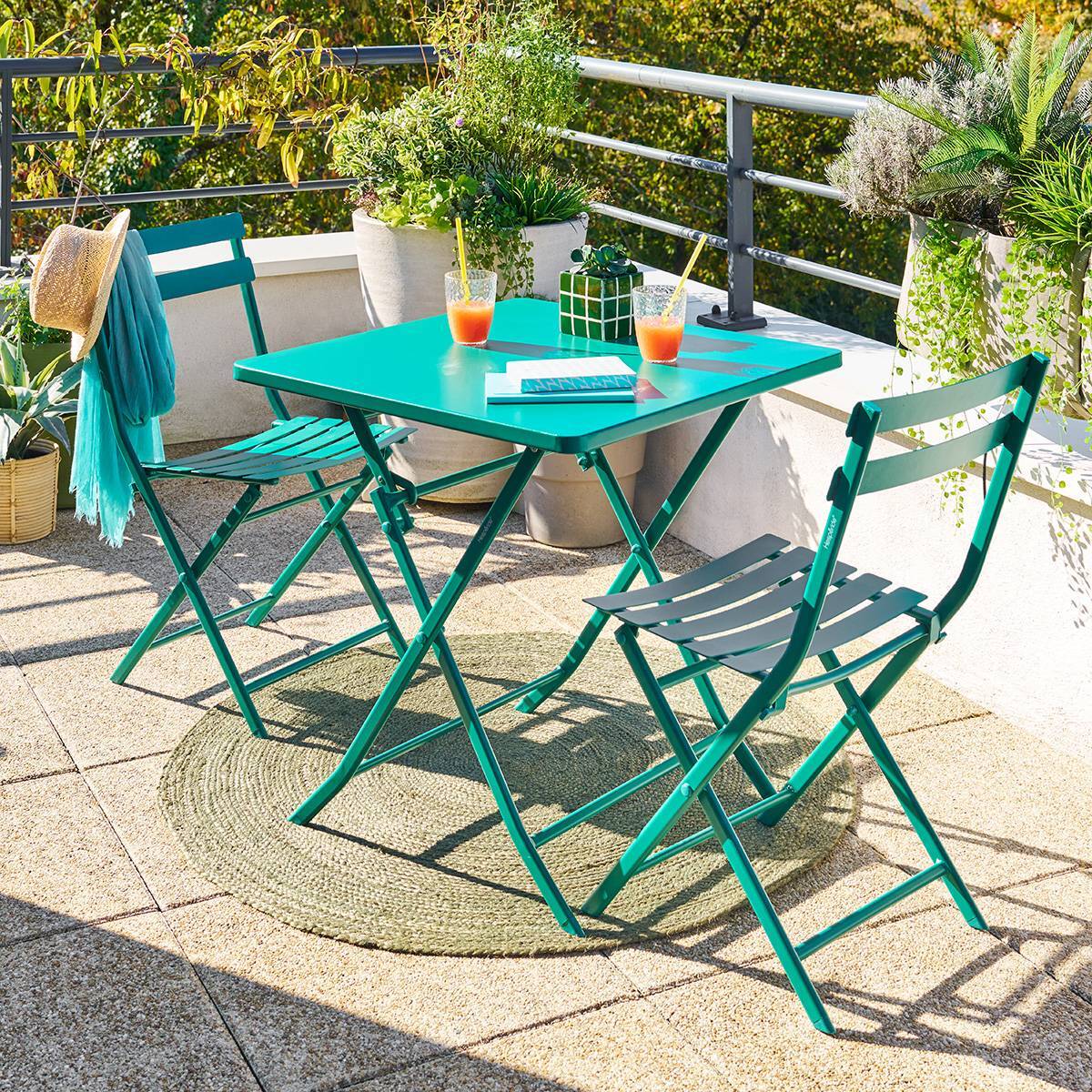 Table de jardin 2 places Greensboro pliable 70x70cm vert opale