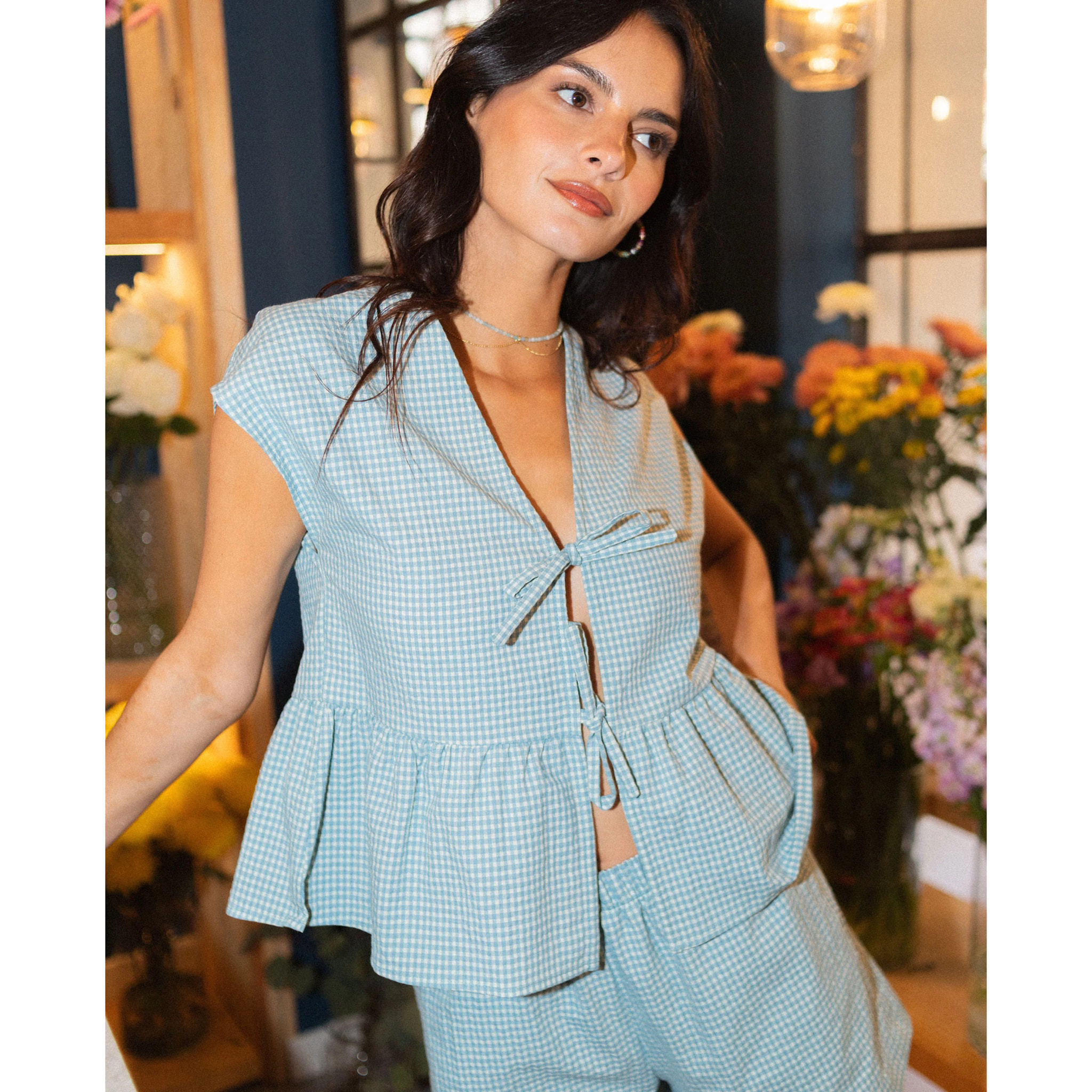 Blusa de mujer con lazos y estampado vichy