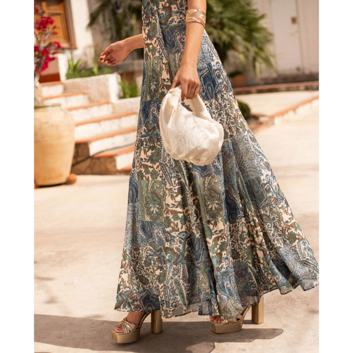 Vestido largo halter con escote pico y estampado paisley