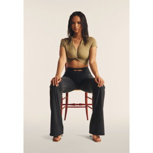 T-shirt cropped con effetto raccolto