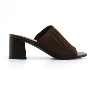 Sabot con tacco largo e fascia microintrecciata - MARRONE