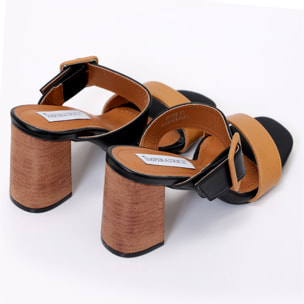 Sandali in simil pelle con tacco alto in sughero e fascia con fibbia