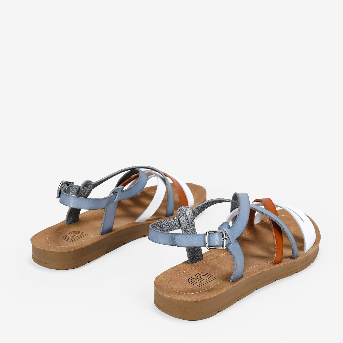 Sandalias planas azules con hebilla