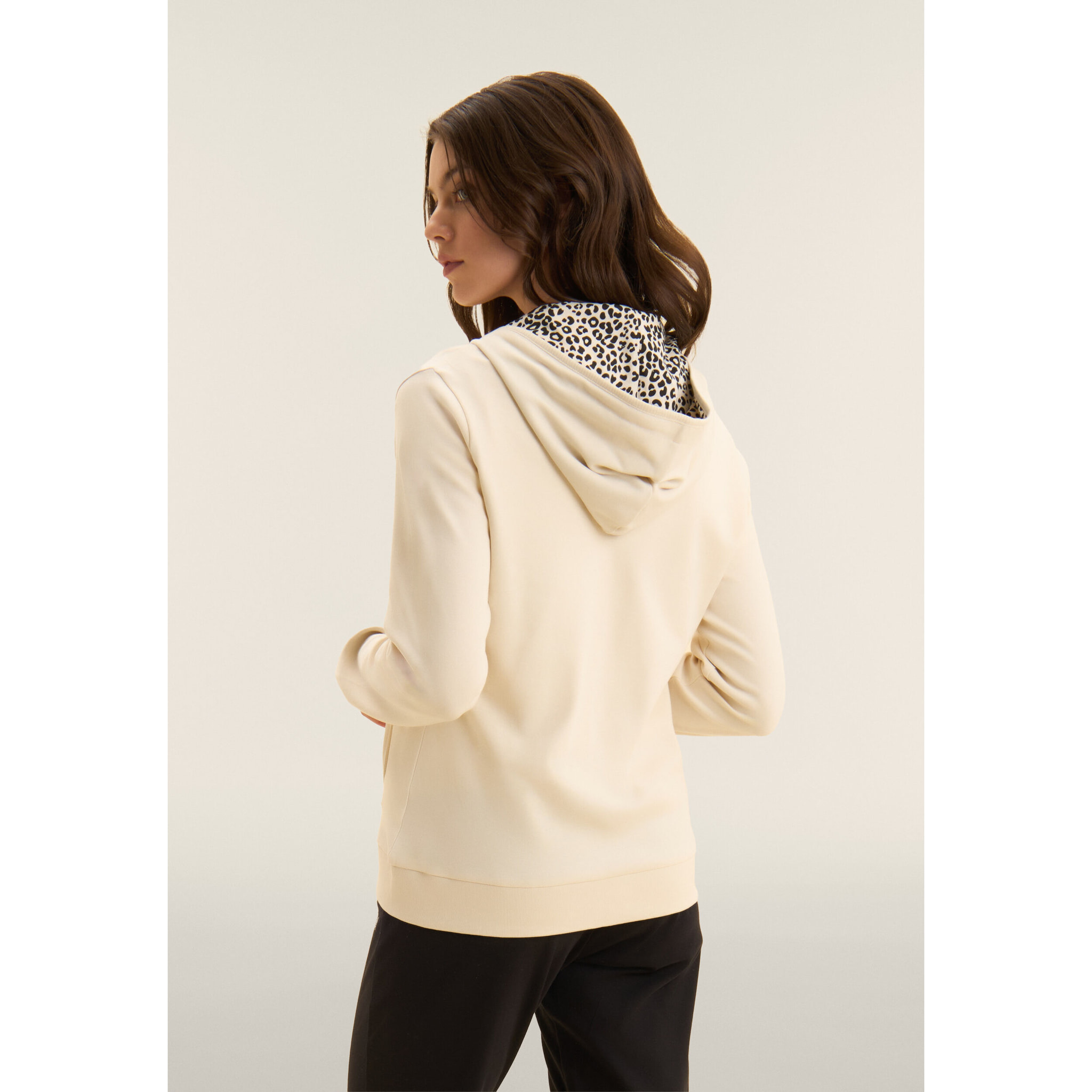 Tuta con zip e cappuccio con interno animalier