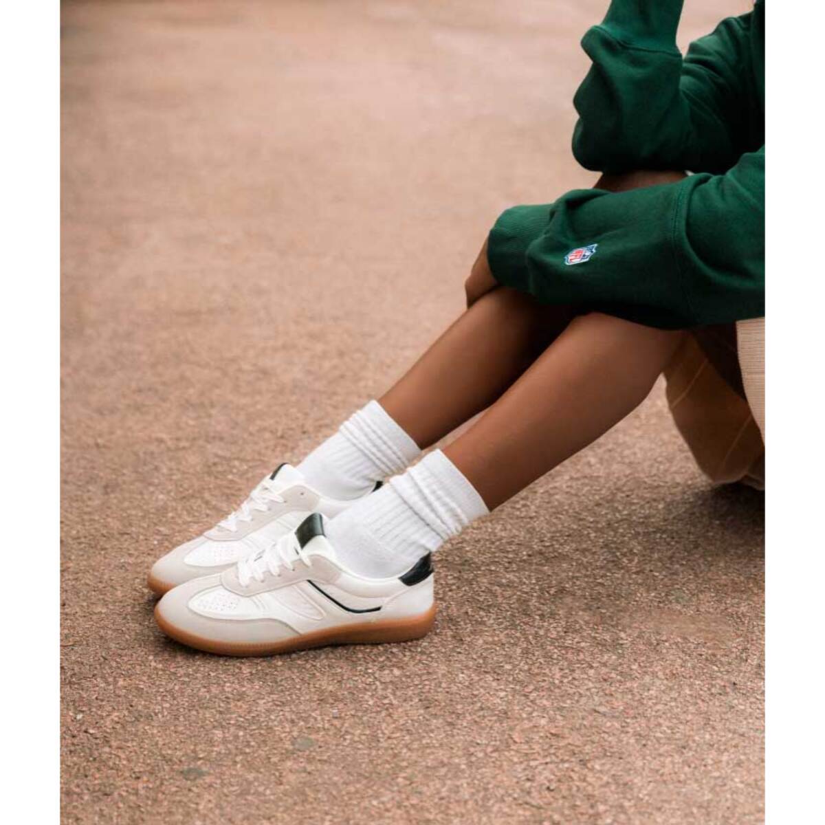 Zapatillas deportivas blancas con cordones