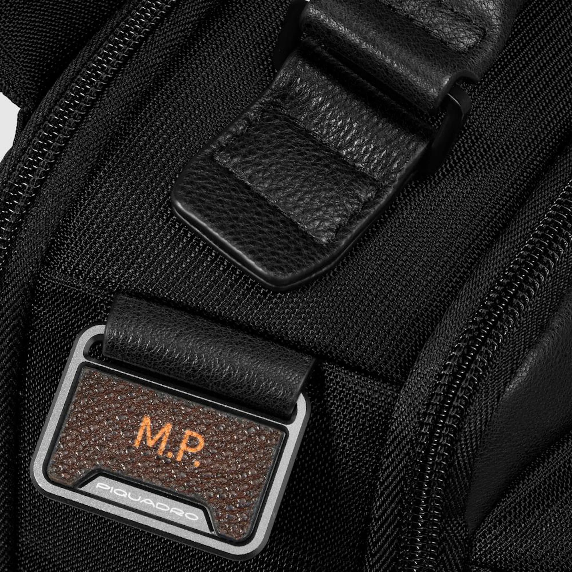 Piquadro Zaino da viaggio porta pc e iPad® con protezioni antiurto e RFID