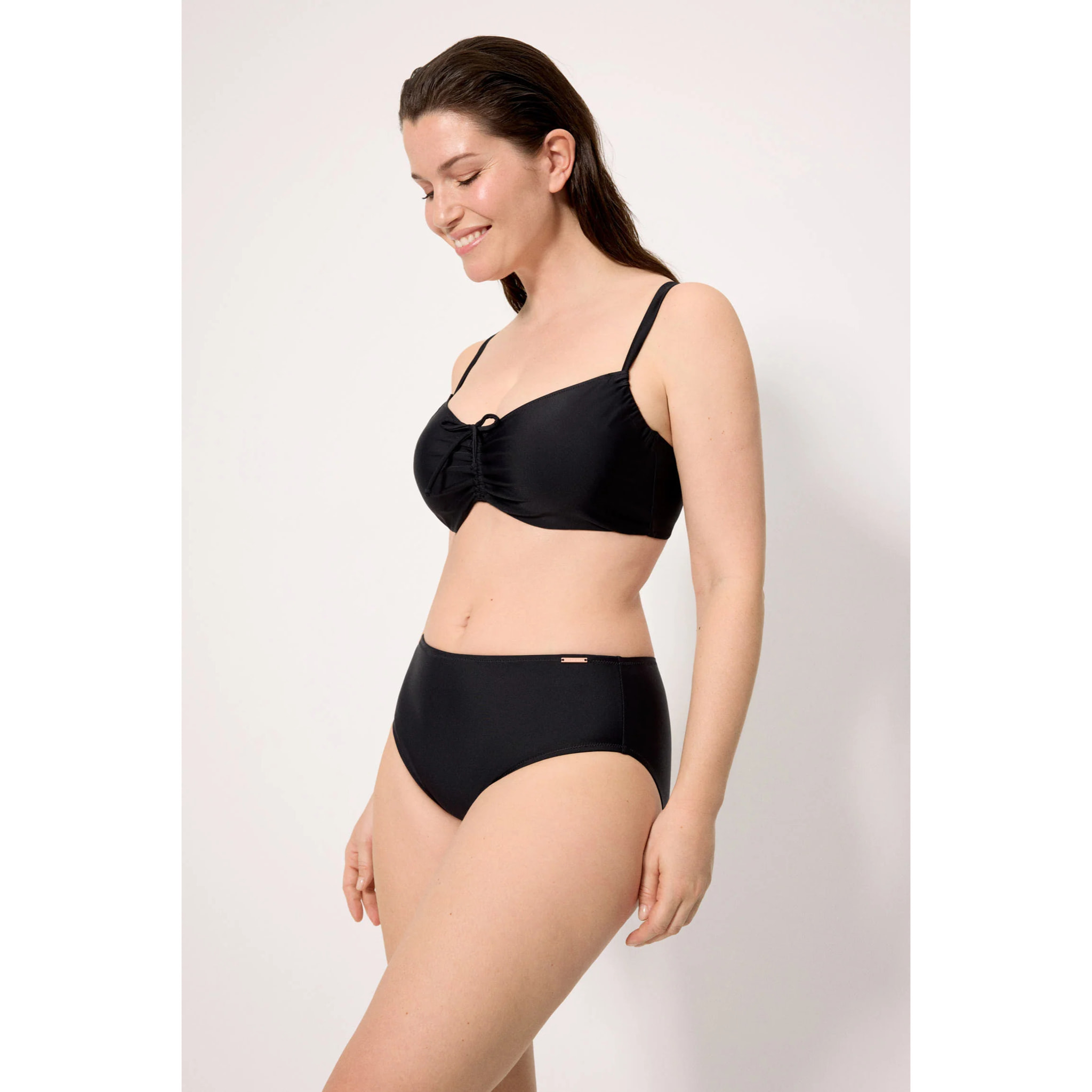Slip bikini vita alta modellante Nero