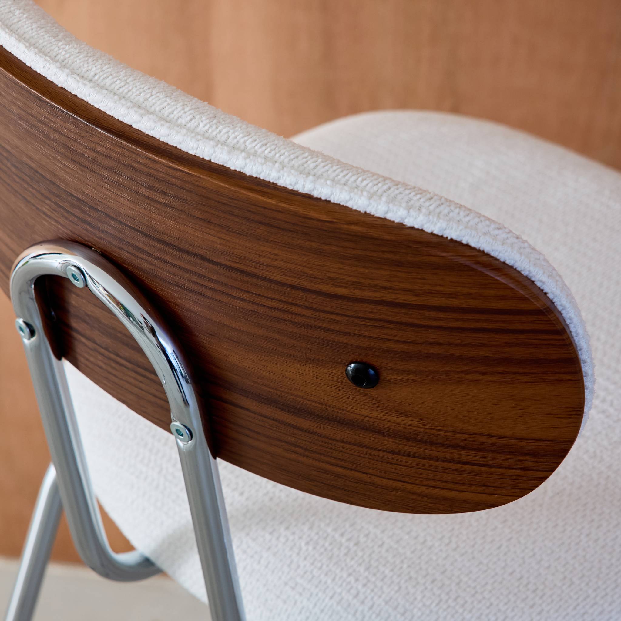 Tabouret de bar décor bois courbé teinté noyer et tissu déperlant pieds chromé 76,5cm (lot de 2) ERIN