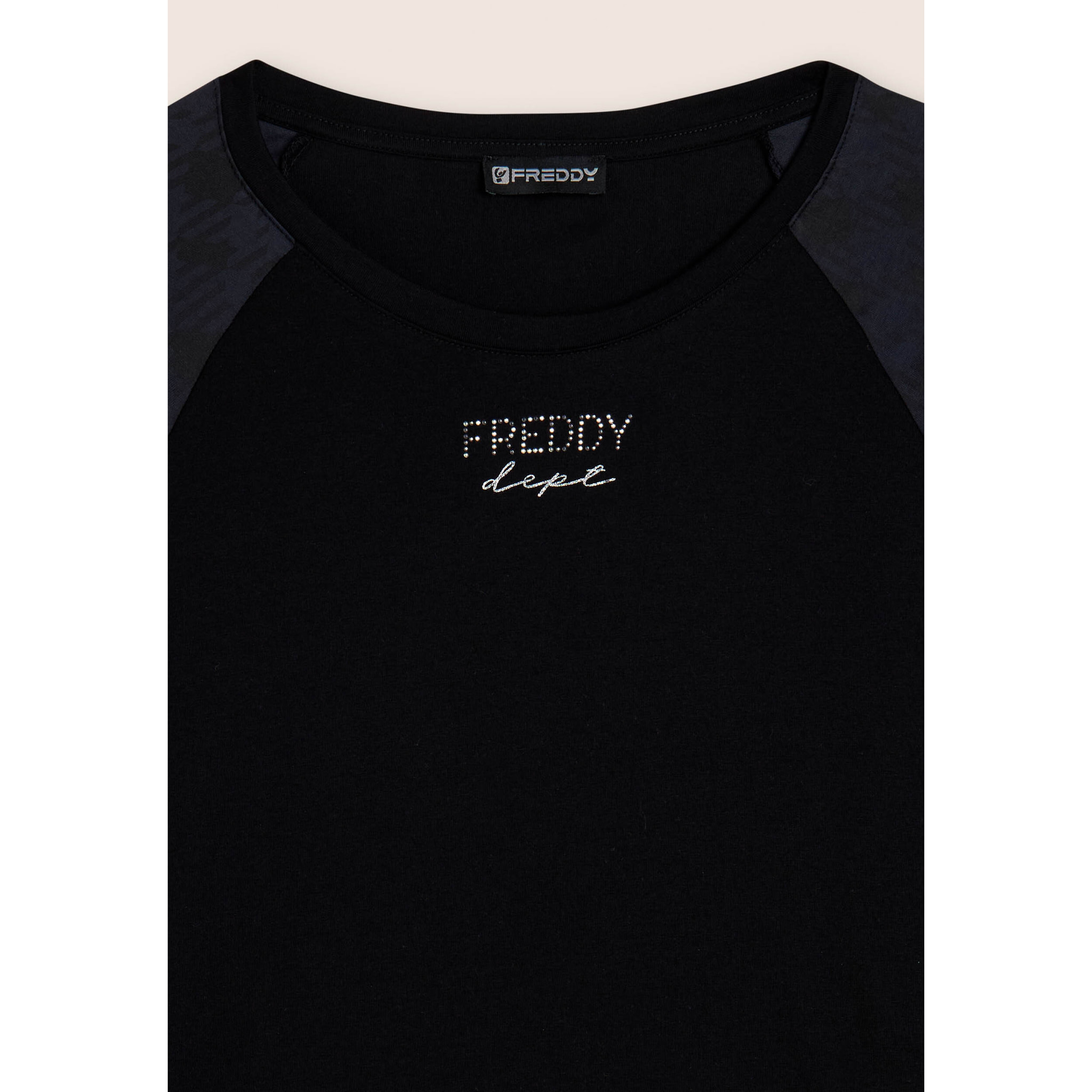 T-shirt manica lunga con fondo asimmetrico