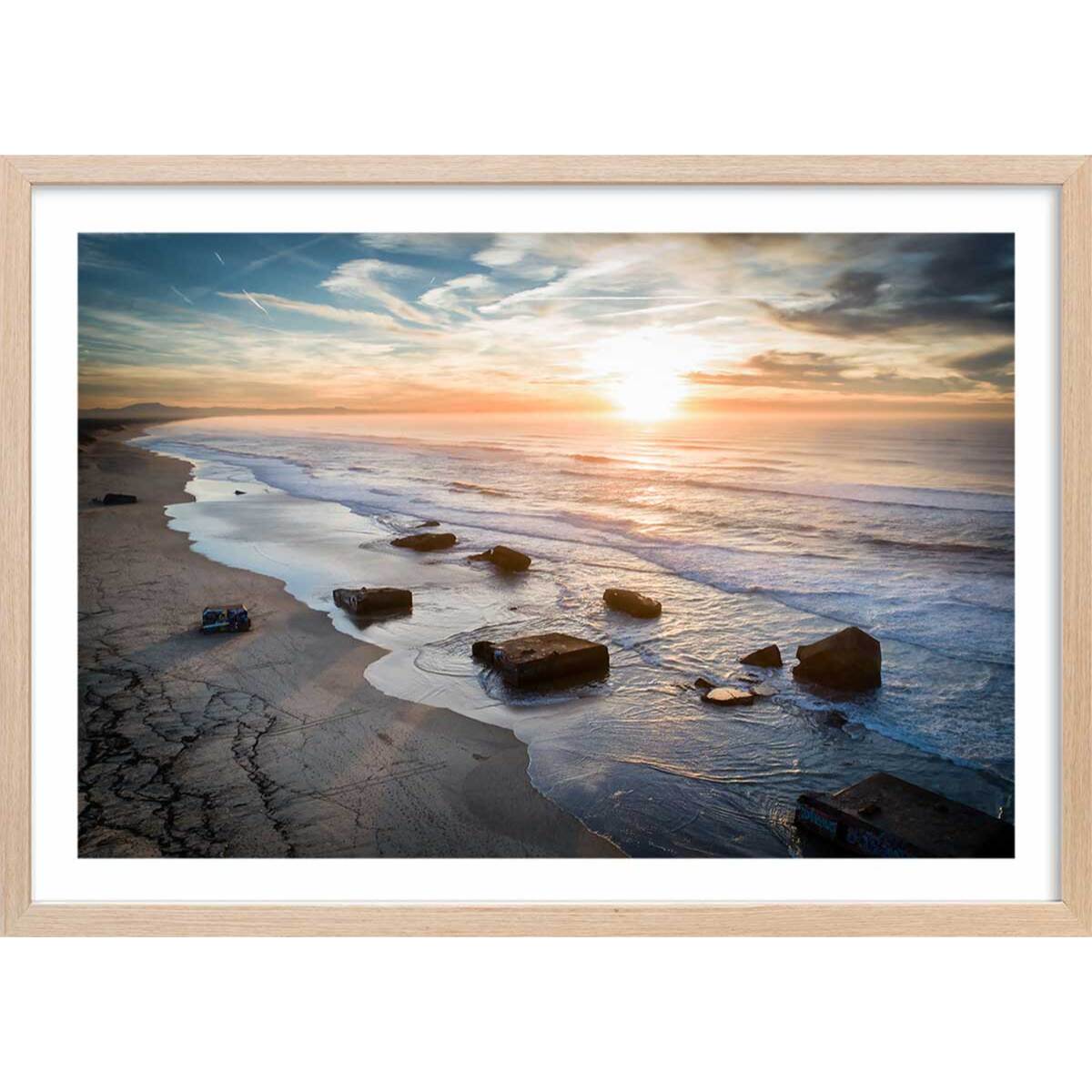 Affiche vestige mur de l'atlantique Affiche + cadre en bois - Chêne