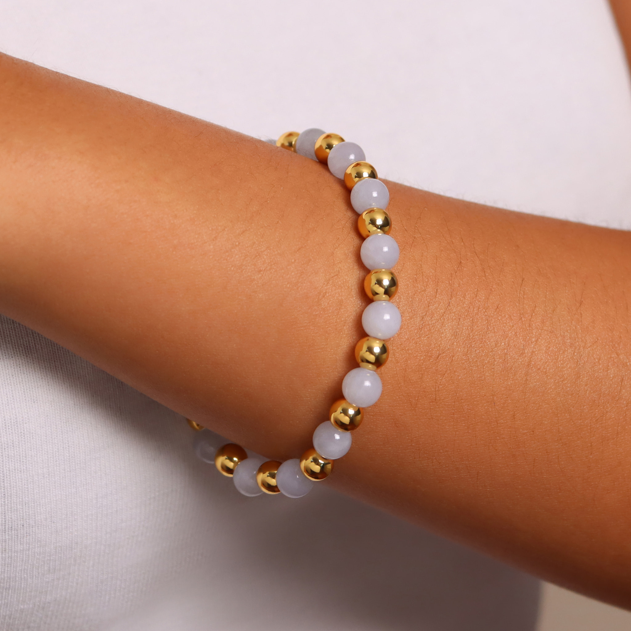 Bracciale Elastico con Giada Lilla e Bead Lucide