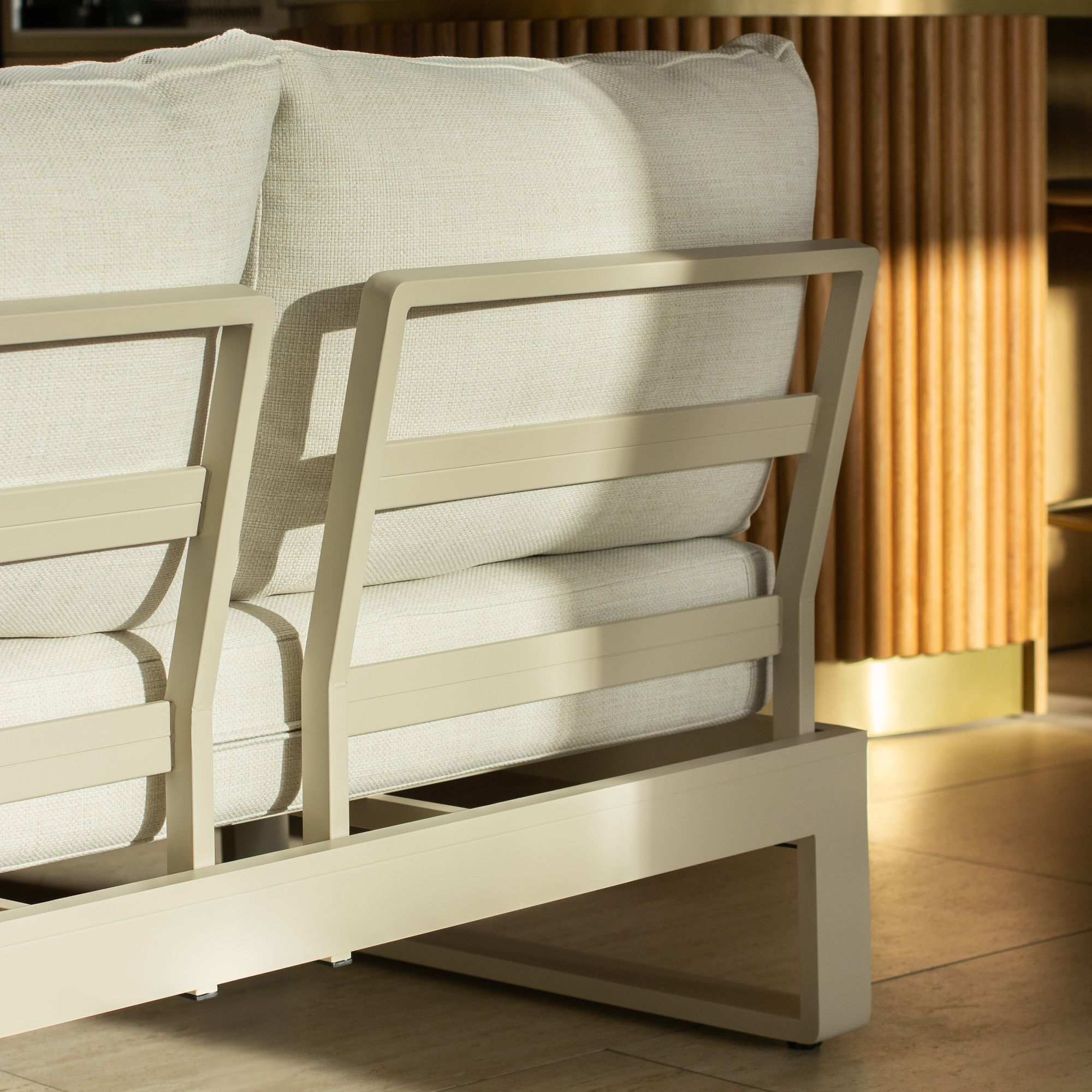 Salon de jardin 6 places en aluminiun et coussin en oléofine beige  RIVA BELLA